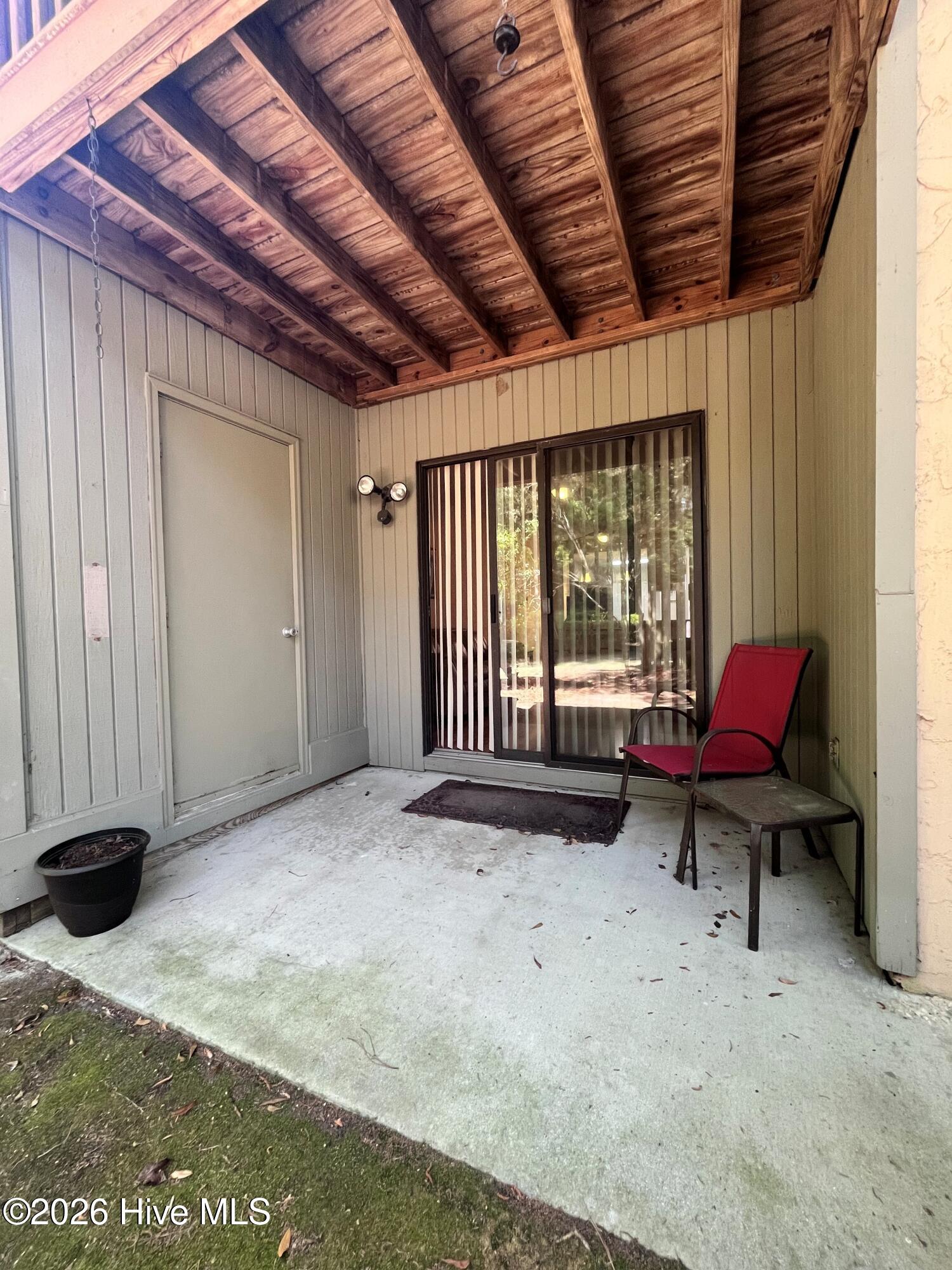 100569939 | Photo 11