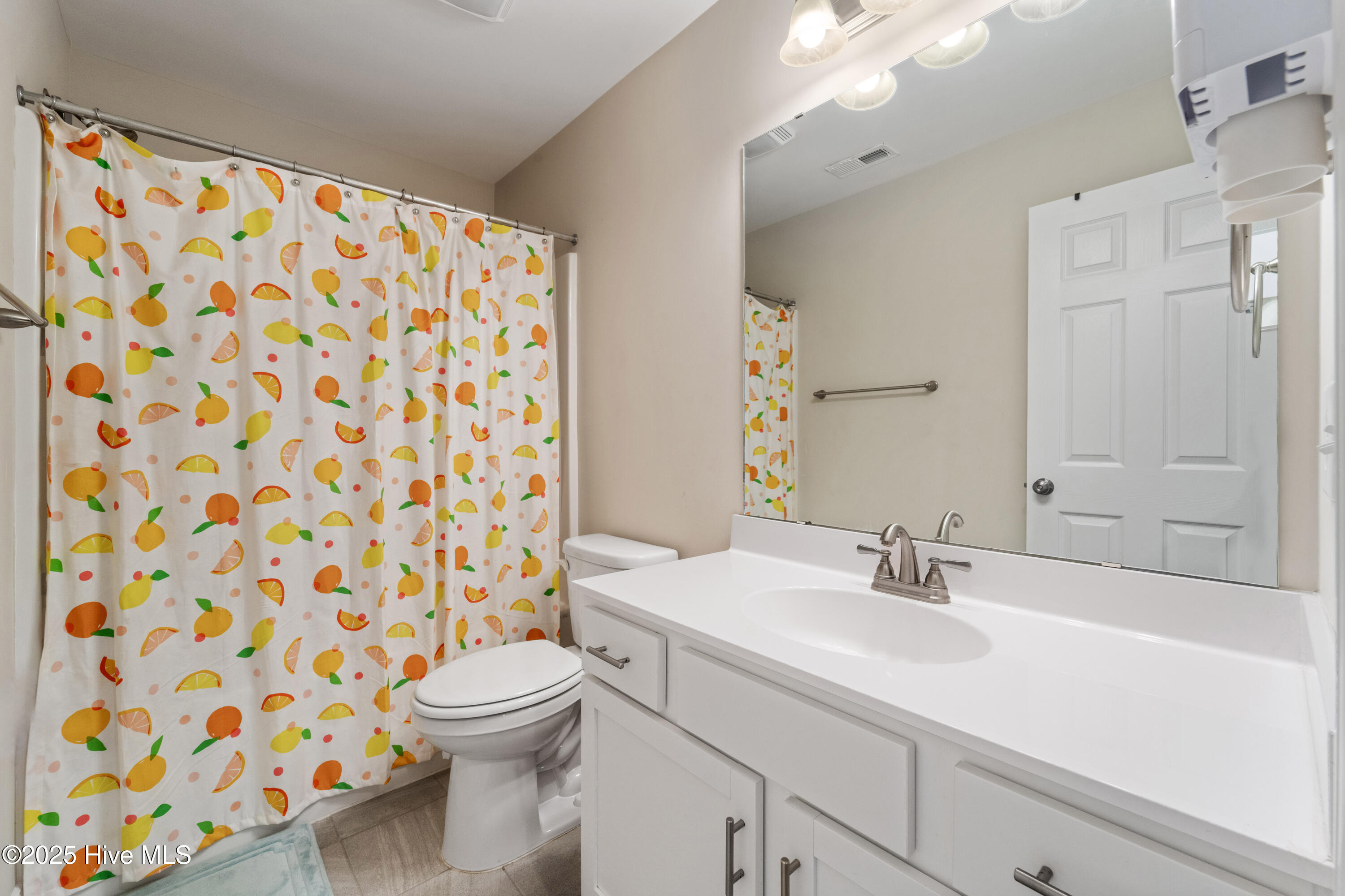 100533820 | Photo 13