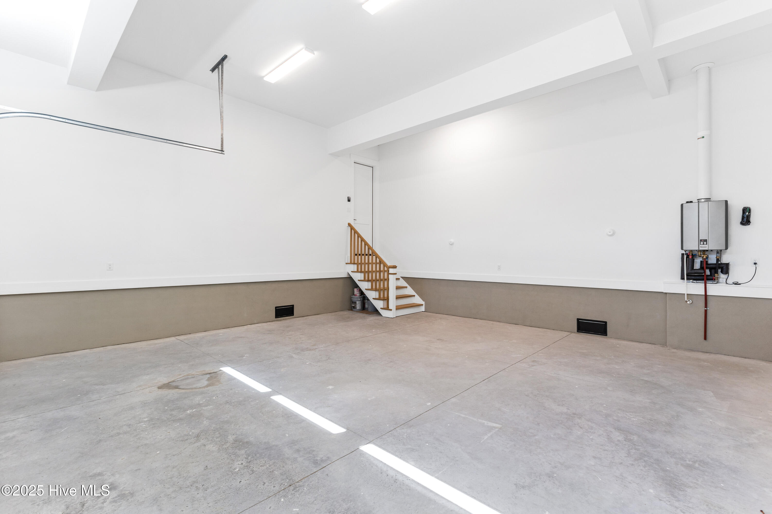 100535066 | Photo 40