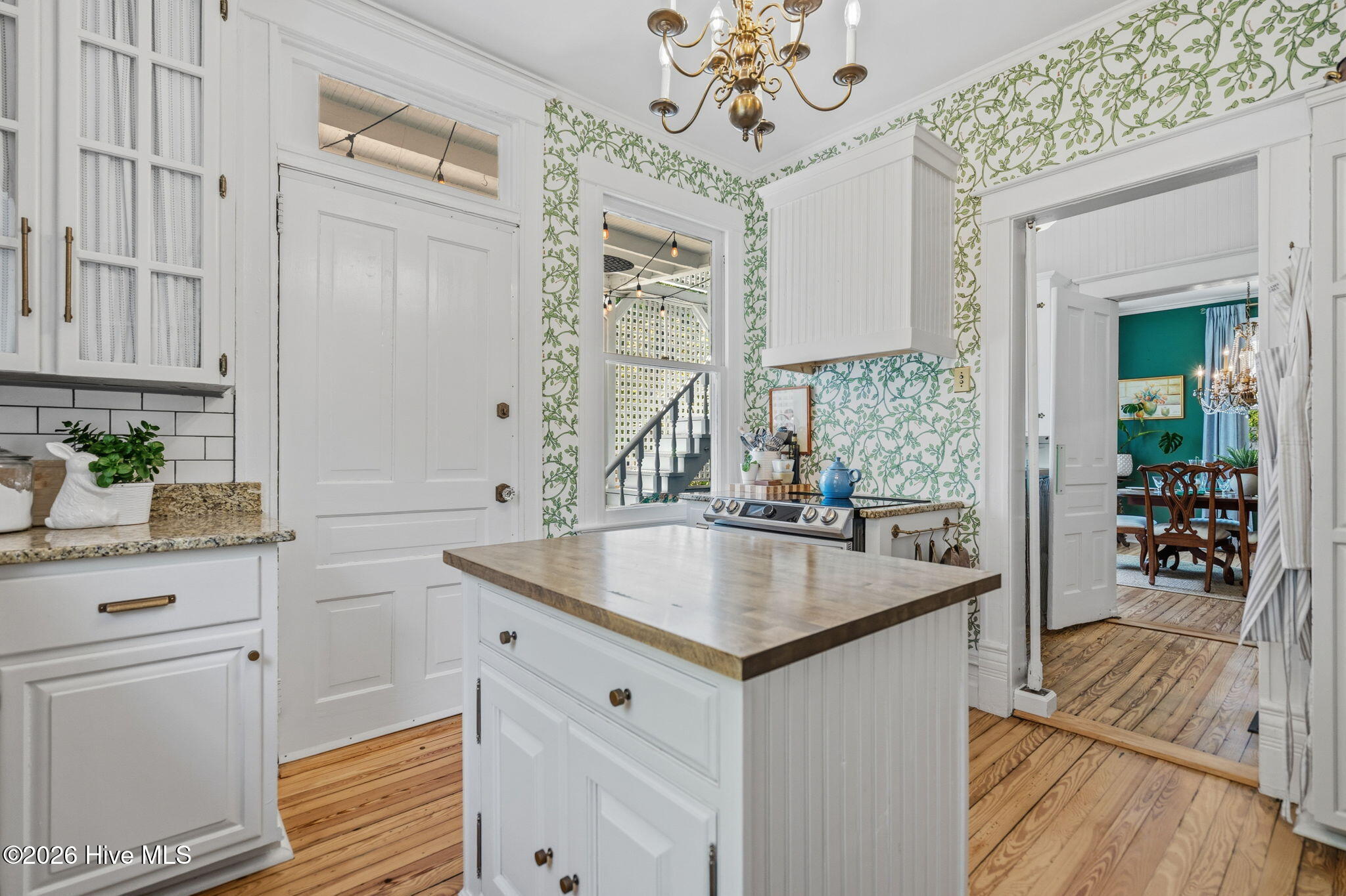 100566277 | Photo 10