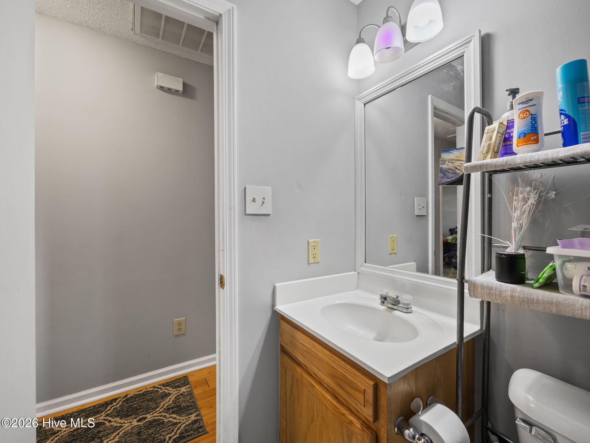 100562262 | Photo 14