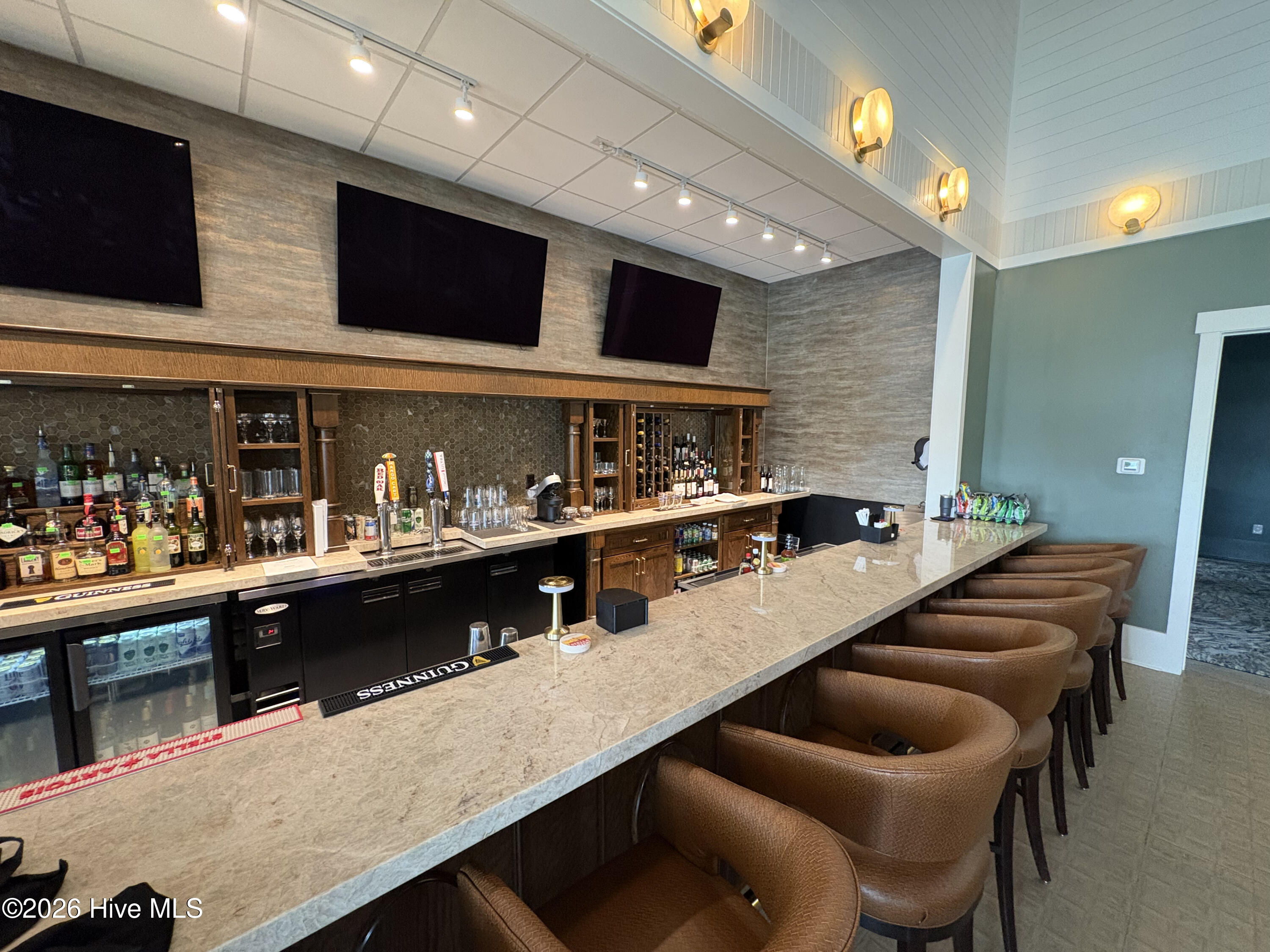 100528292 | Photo 50