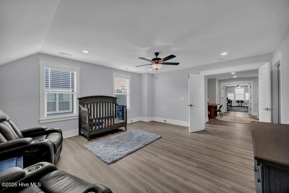 100547868 | Photo 36