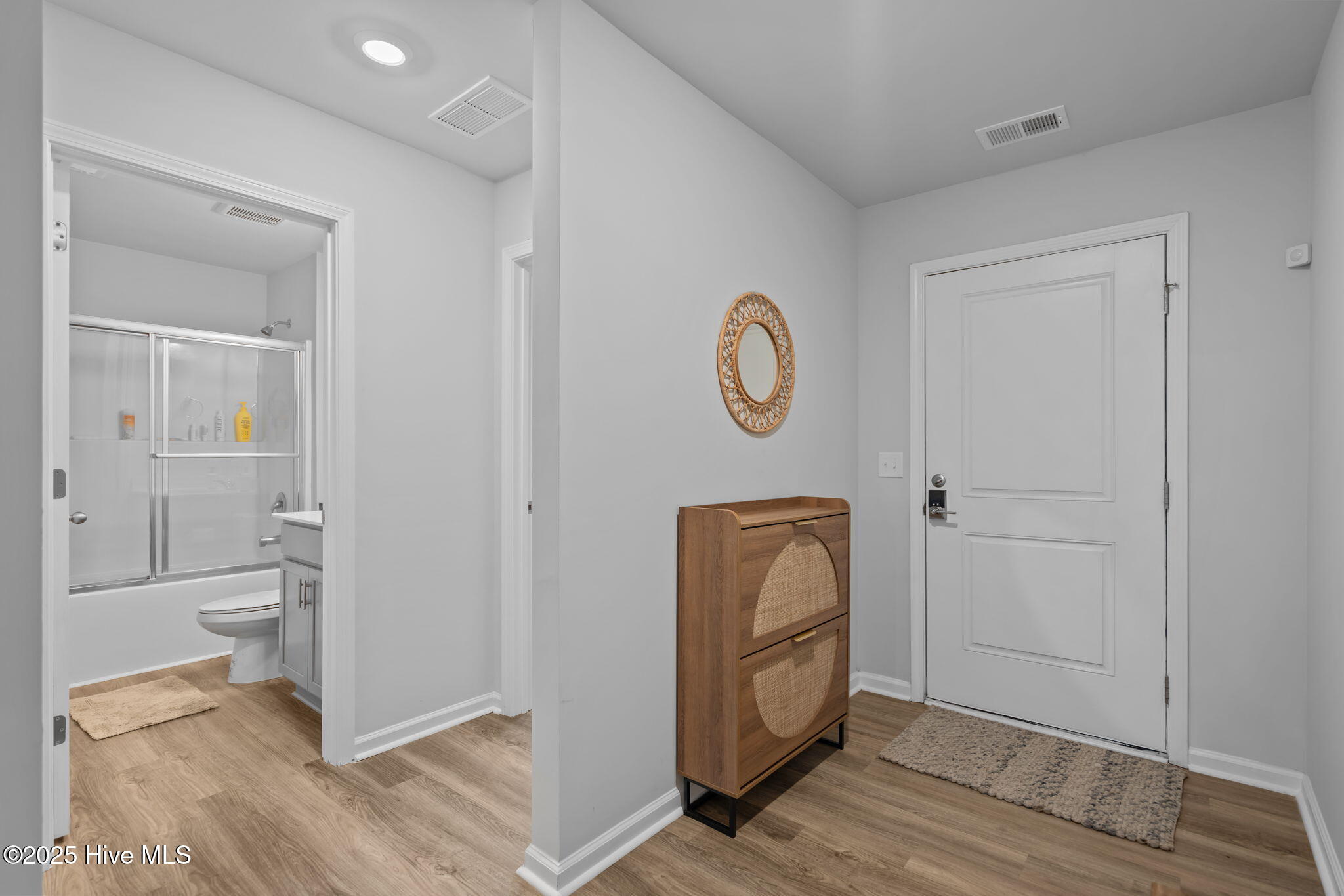 100532150 | Photo 17