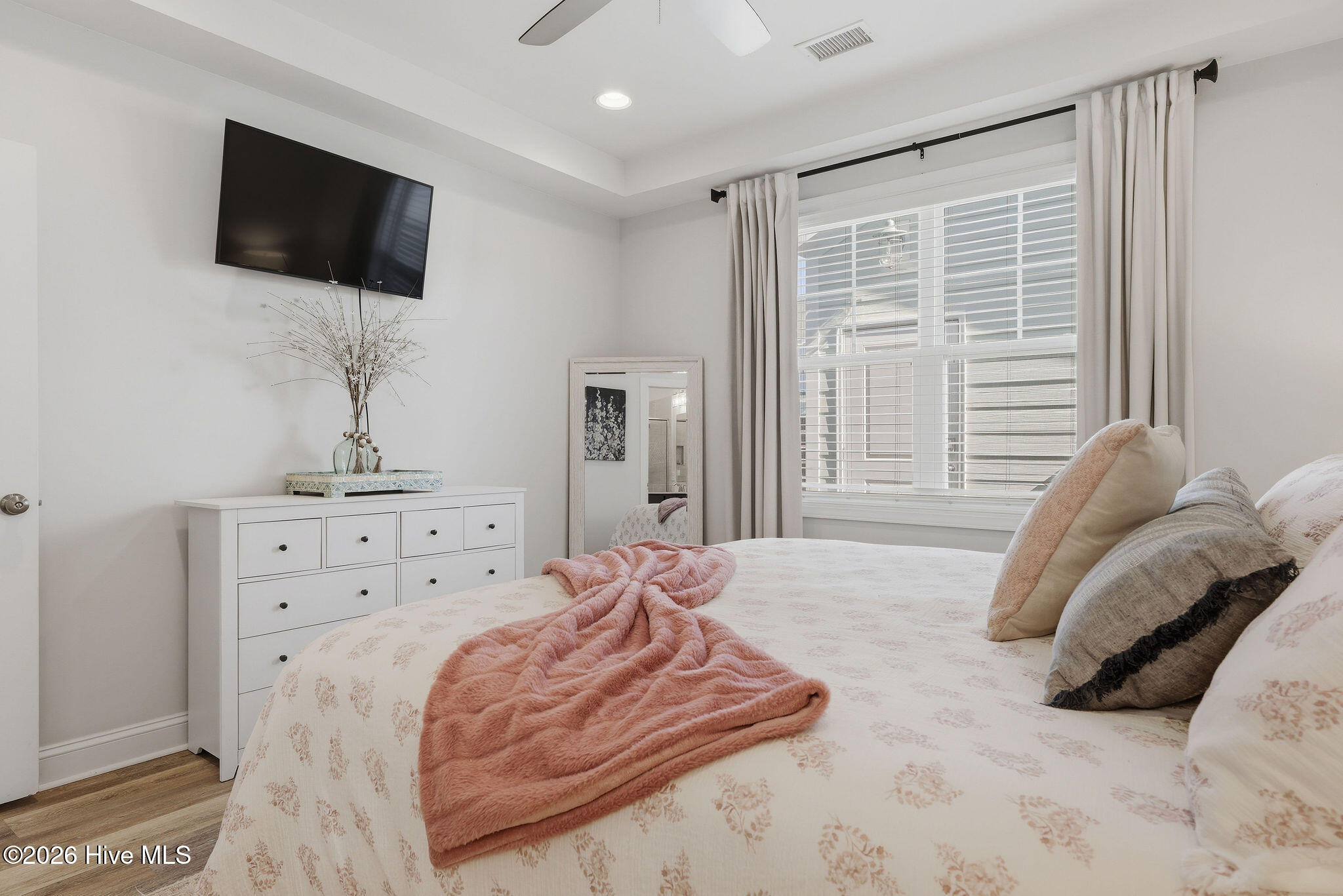 100561271 | Photo 17