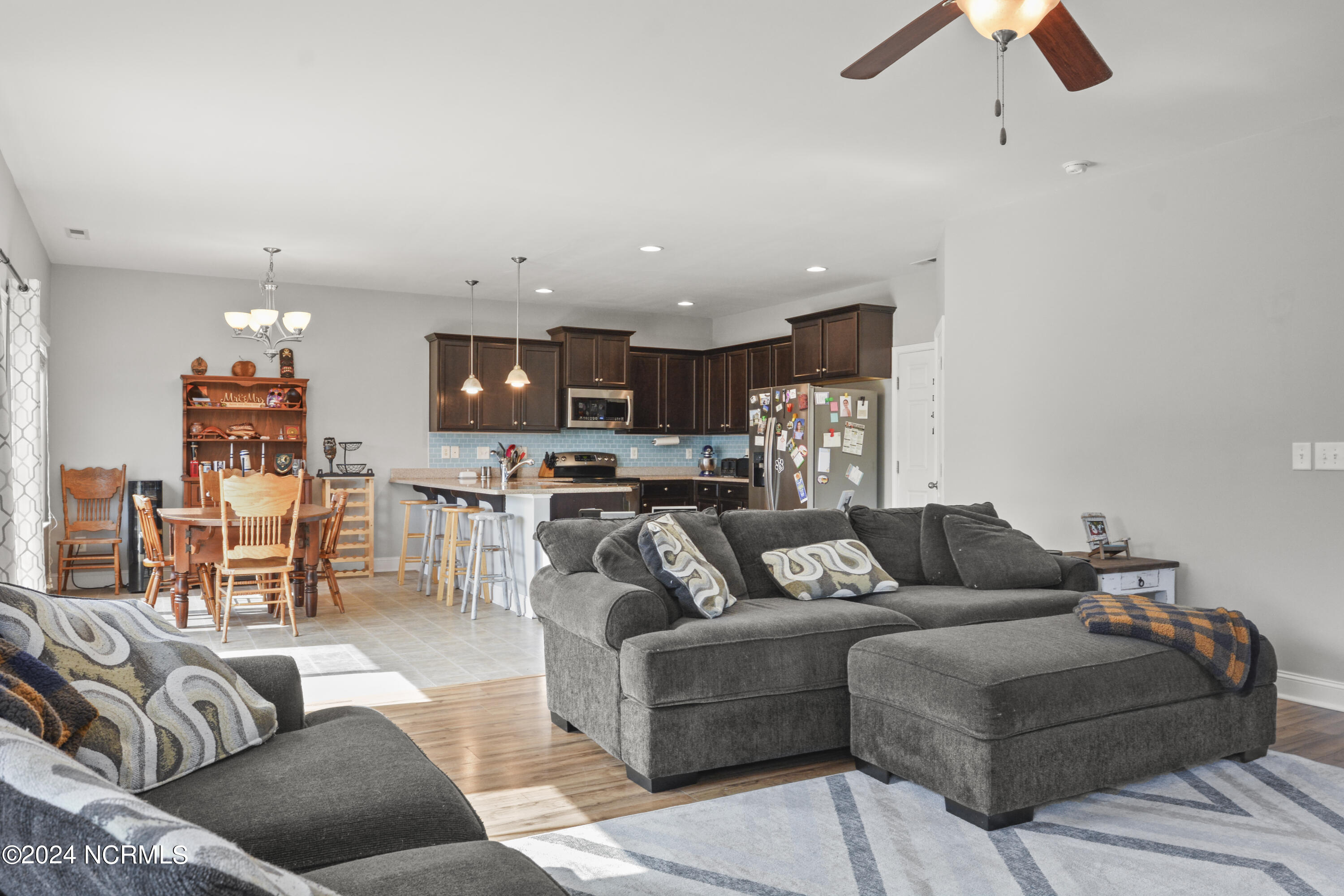 100566117 | Photo 16