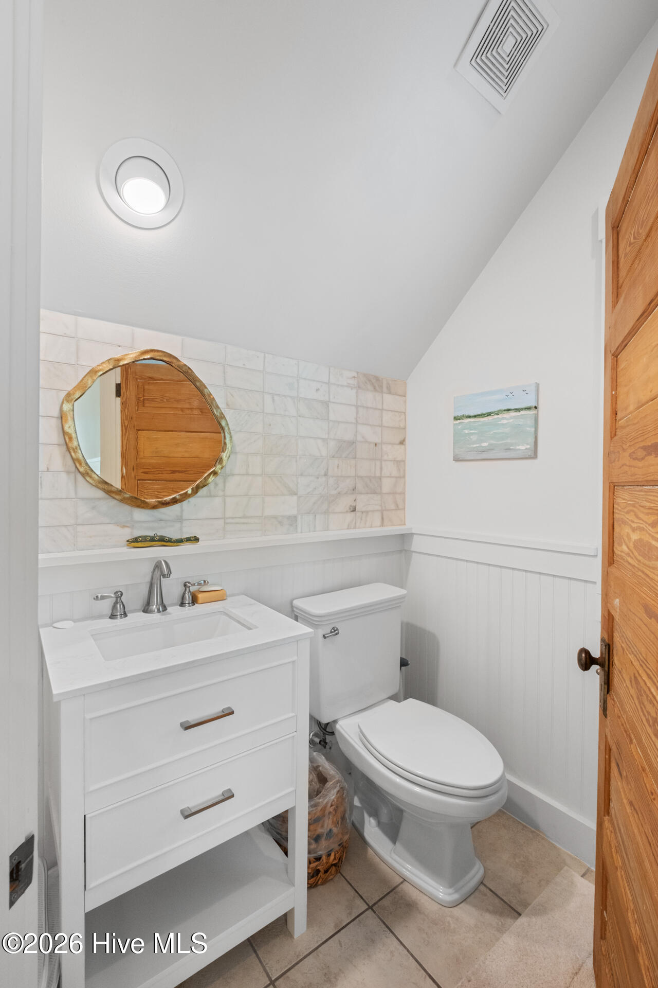 100560267 | Photo 19