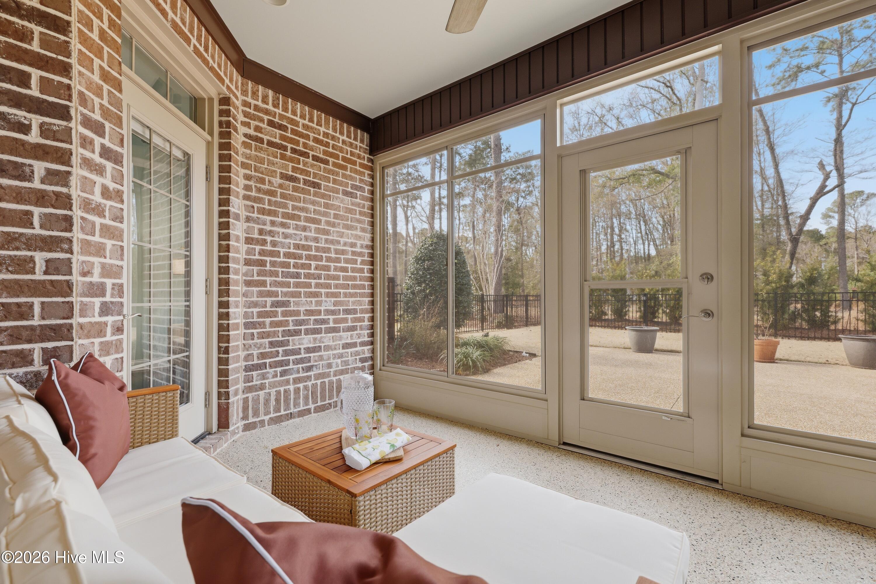 100558541 | Photo 32