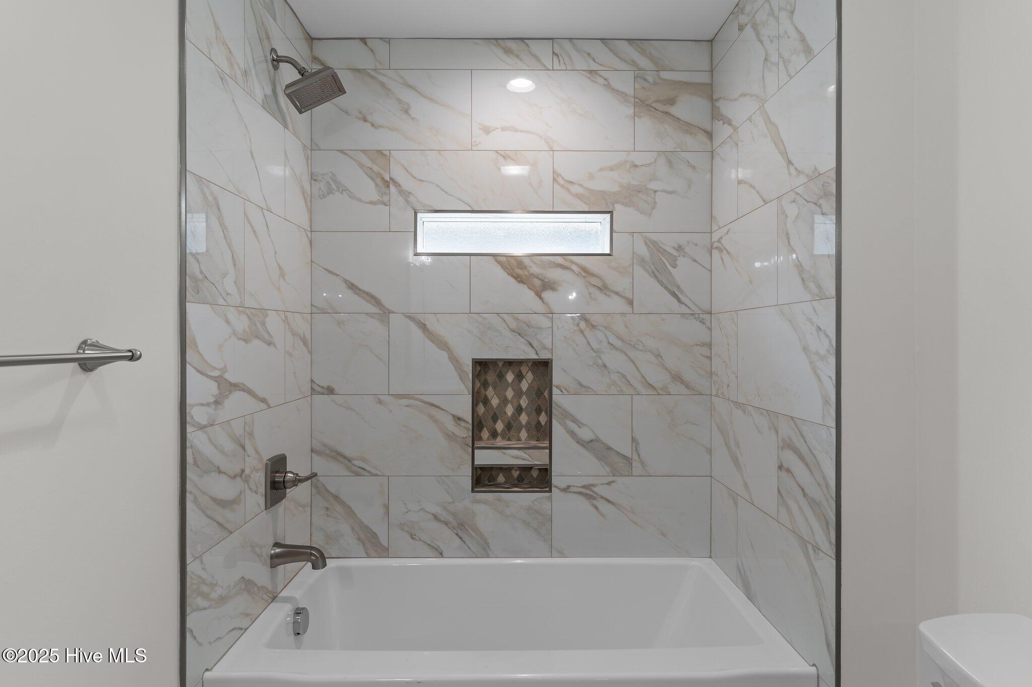 100503074 | Photo 22