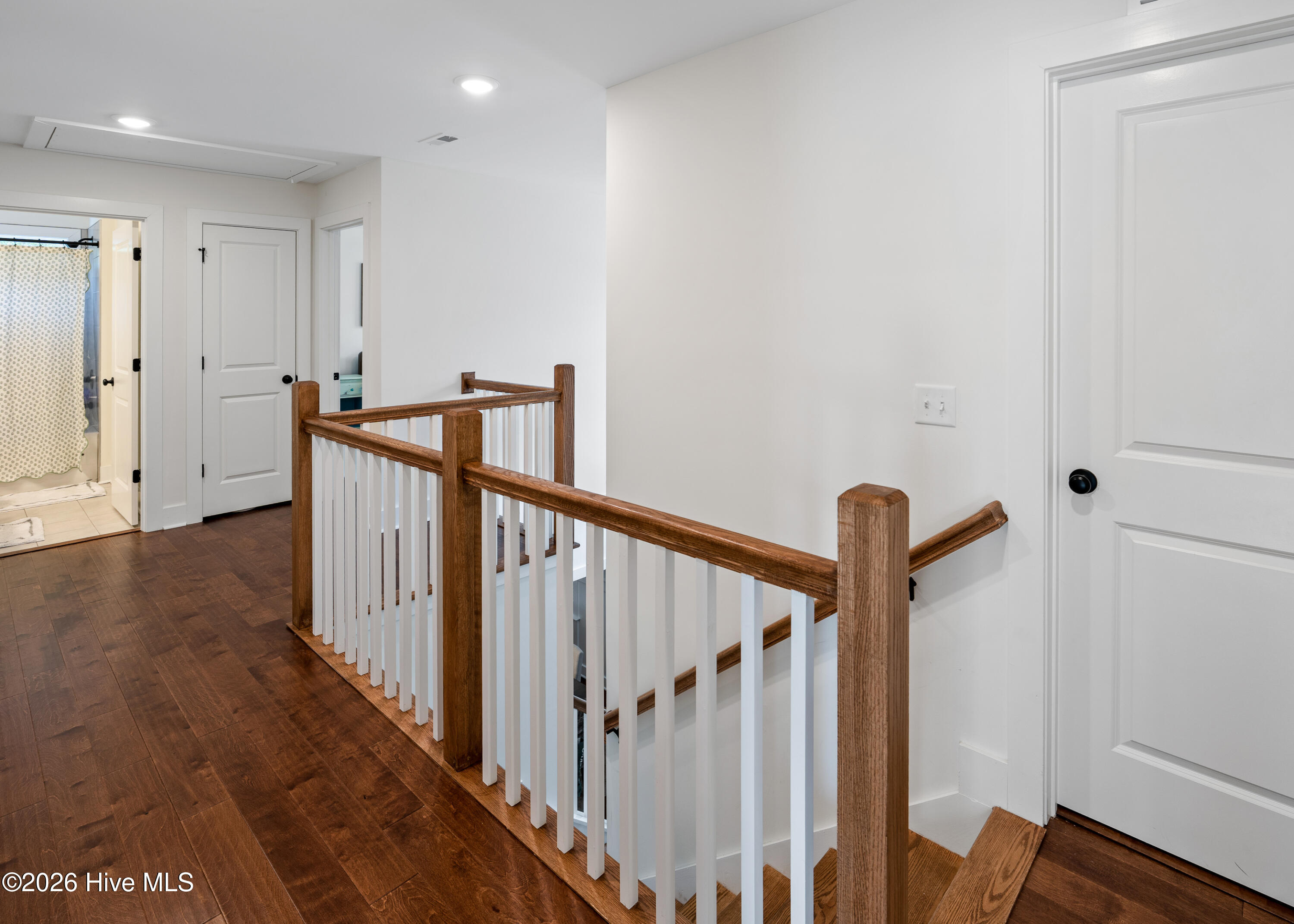 100548609 | Photo 25