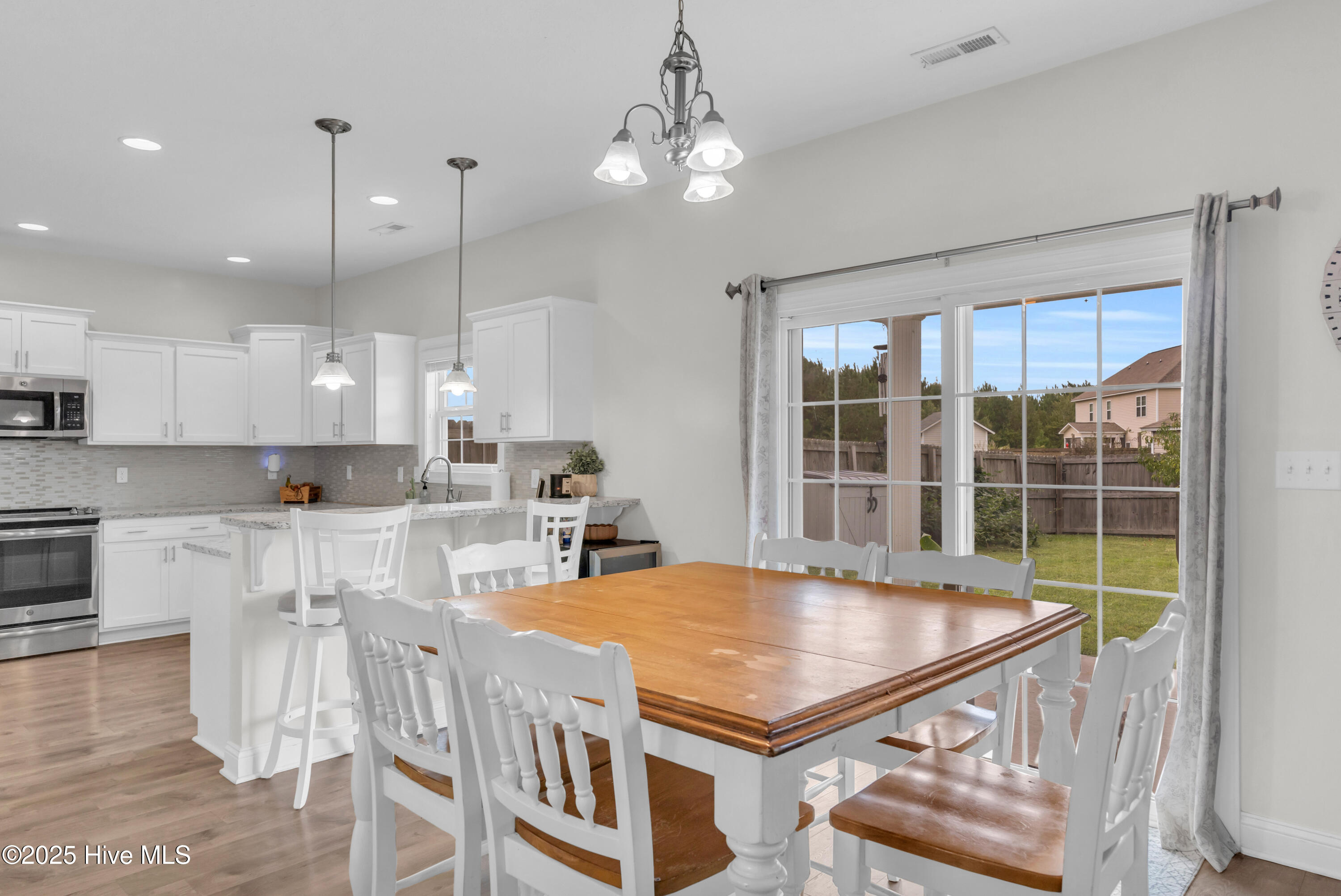 100534208 | Photo 14