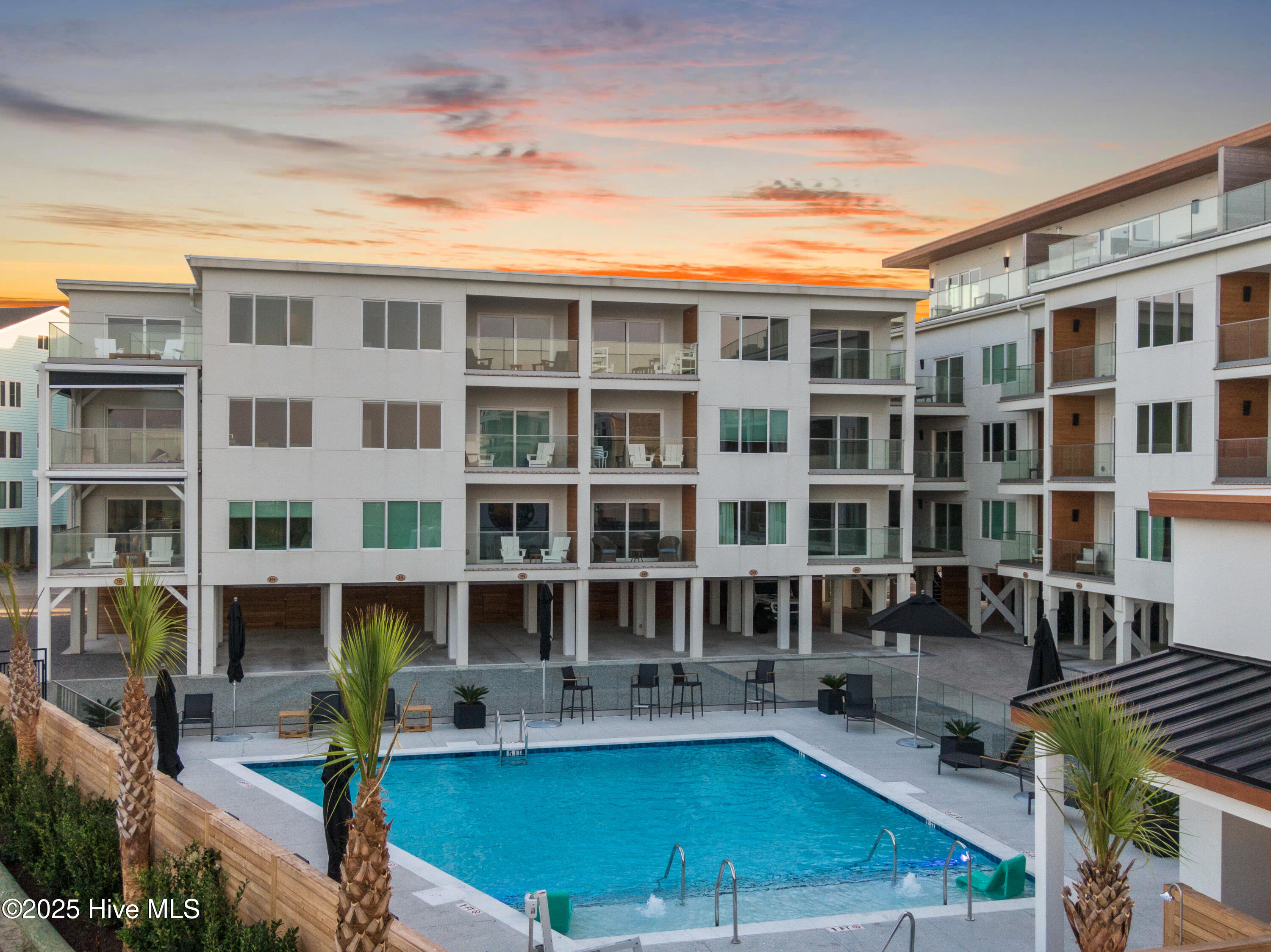 100503117 | Photo 43