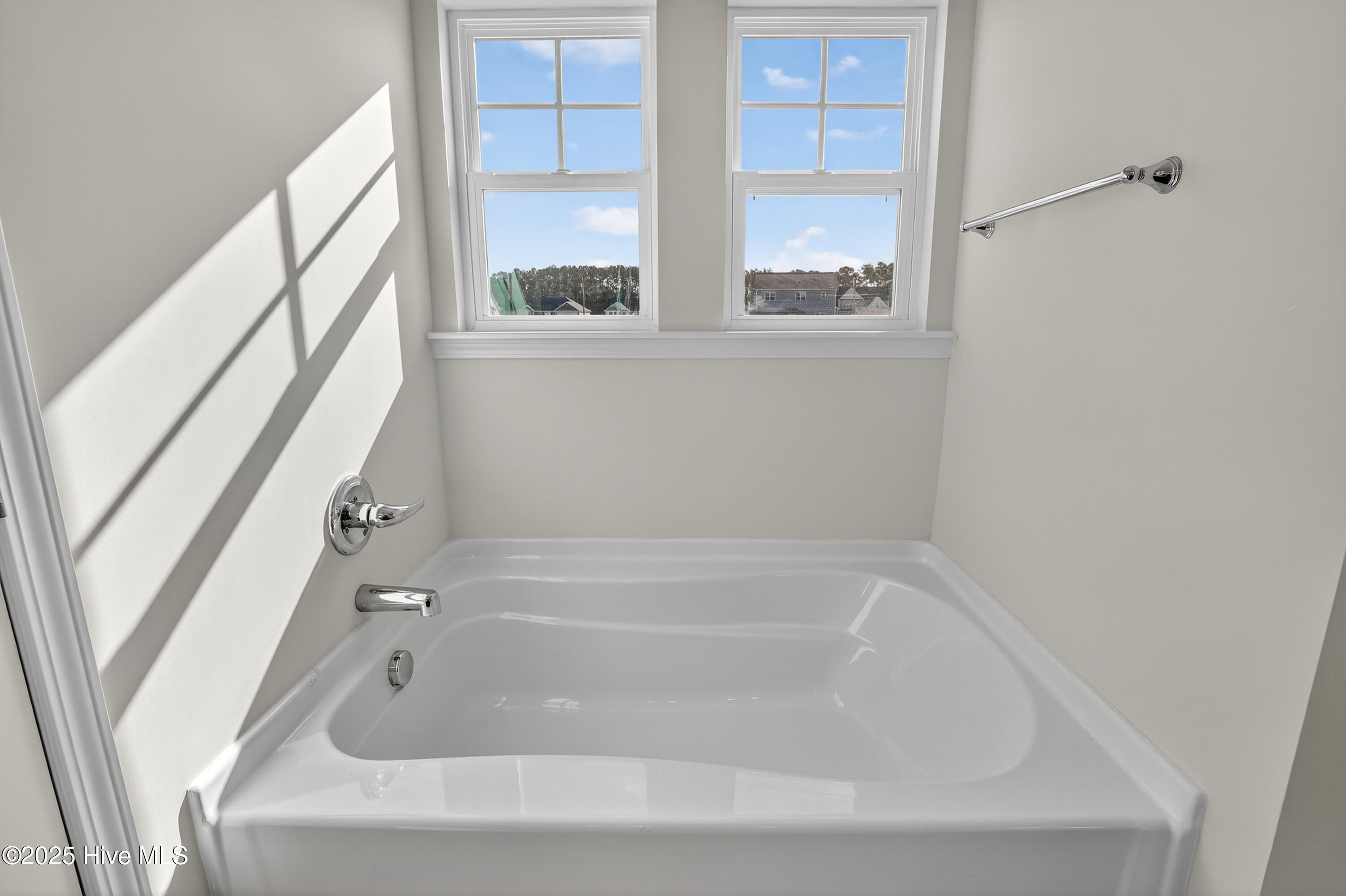 100505090 | Photo 24