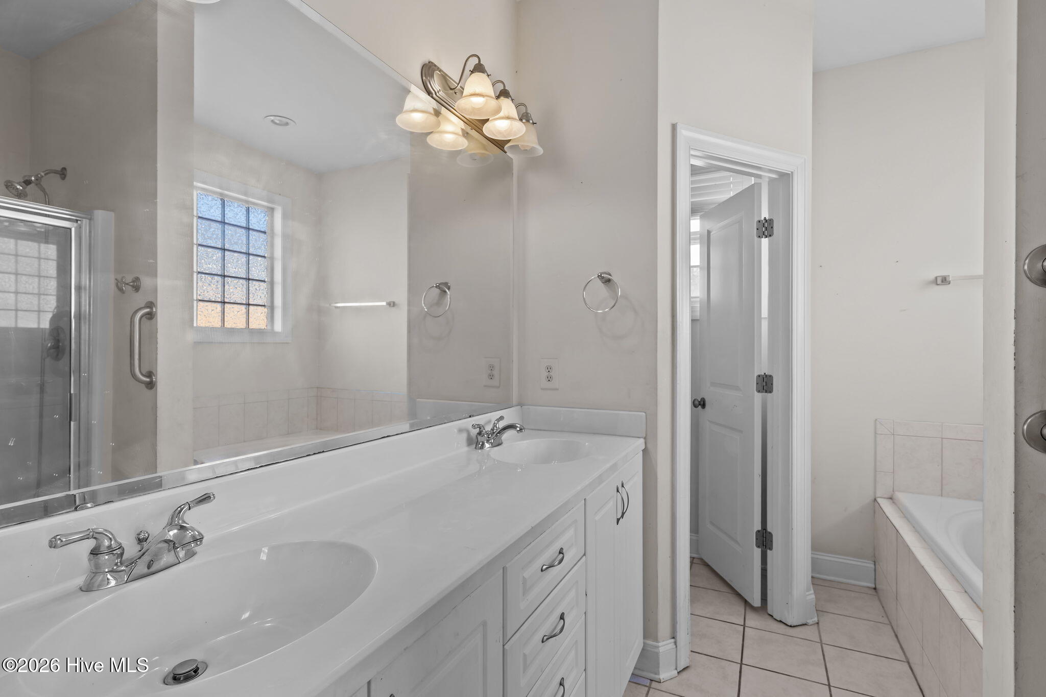 100542717 | Photo 24