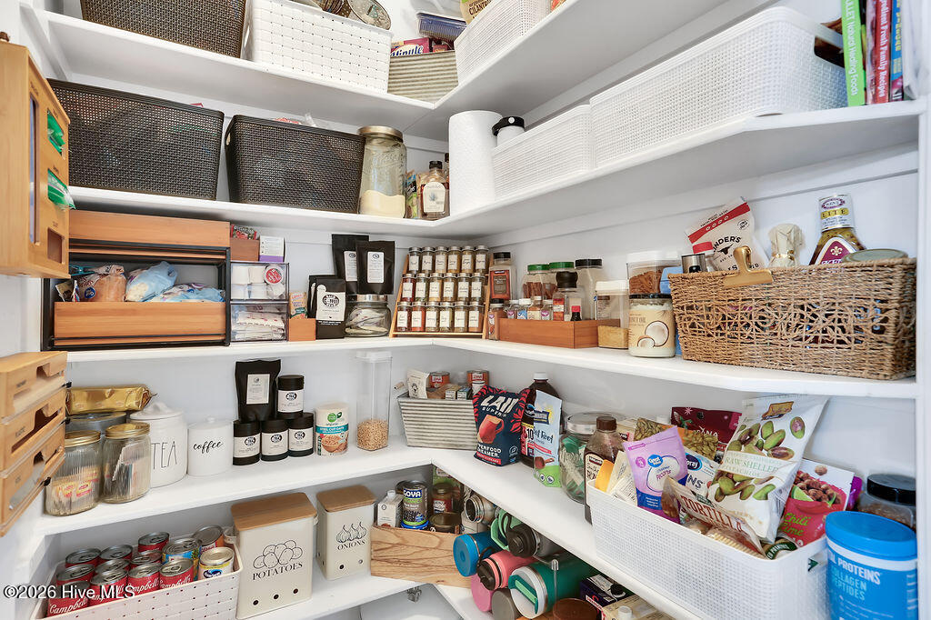 100547742 | Photo 19