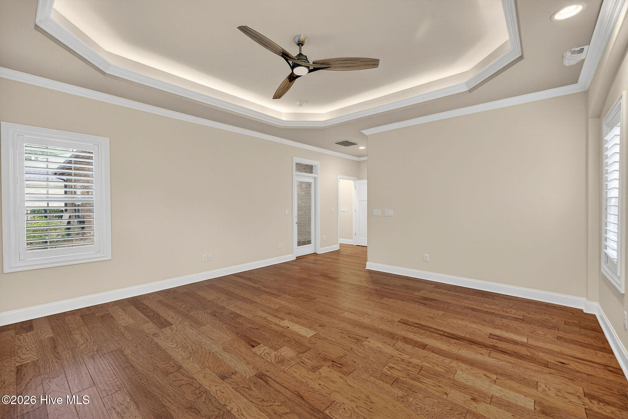 100557341 | Photo 33