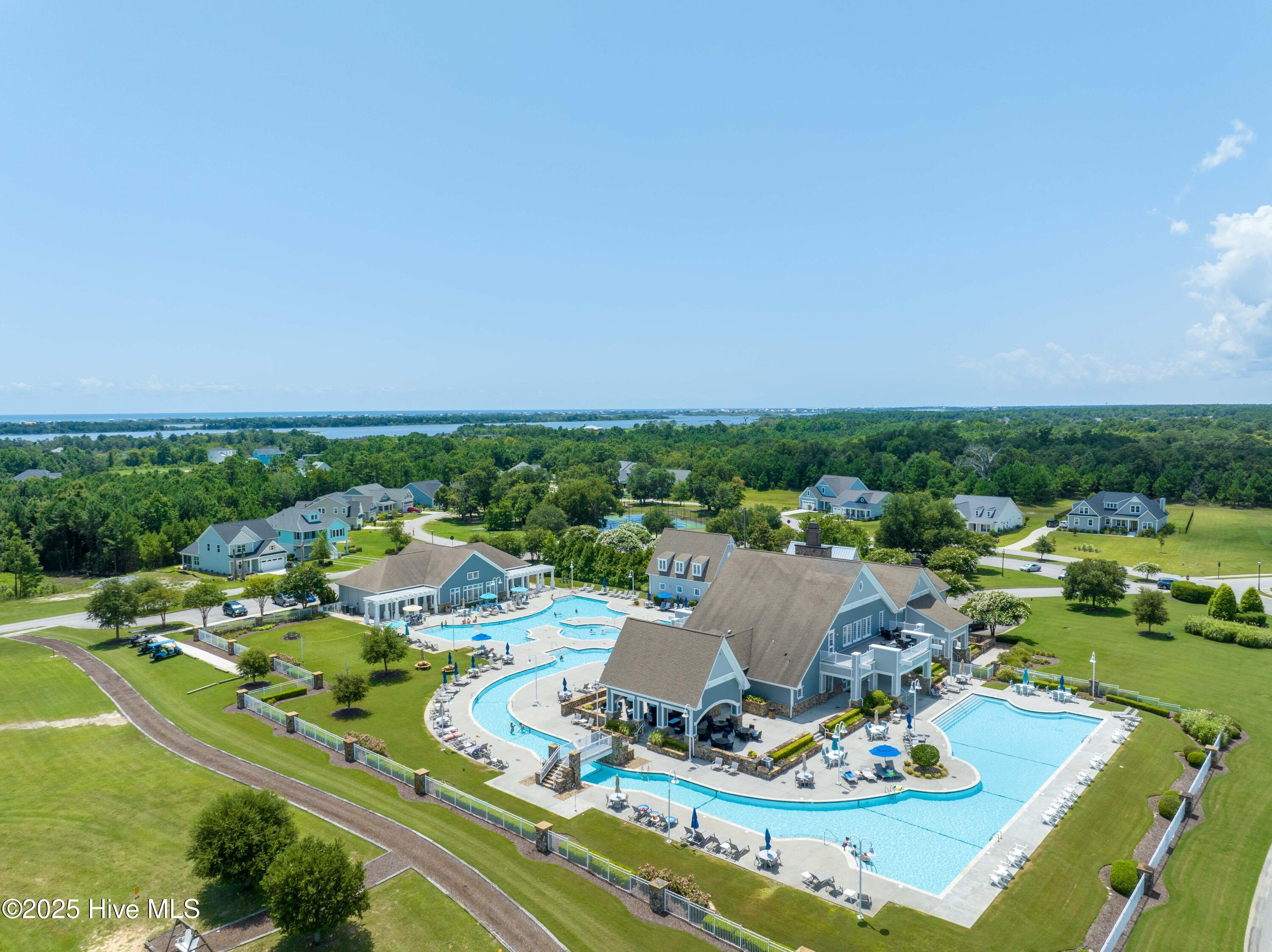 100543712 | Photo 34