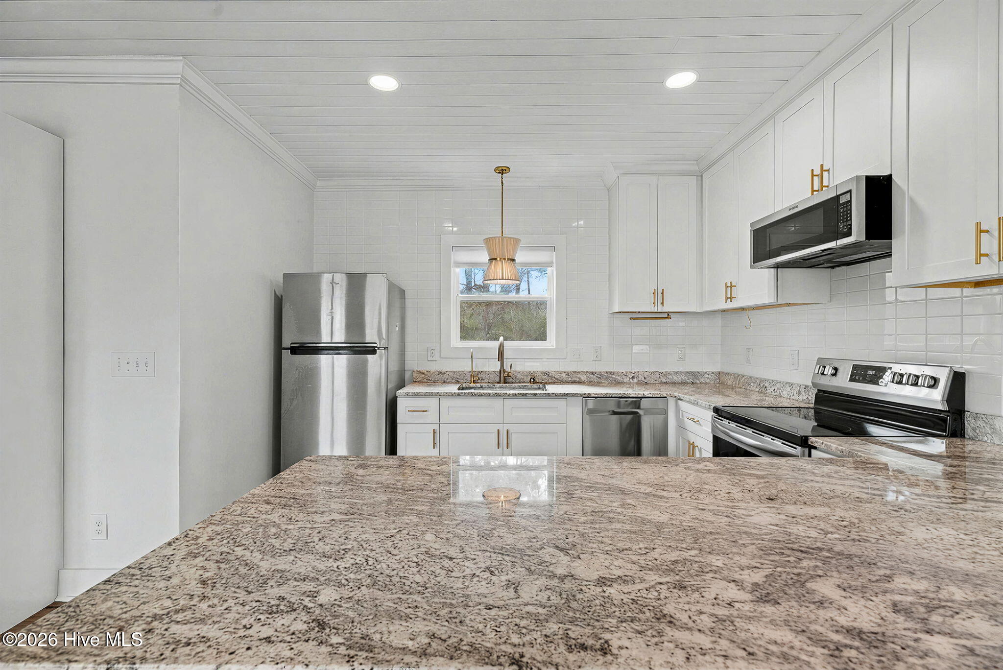 100564116 | Photo 14