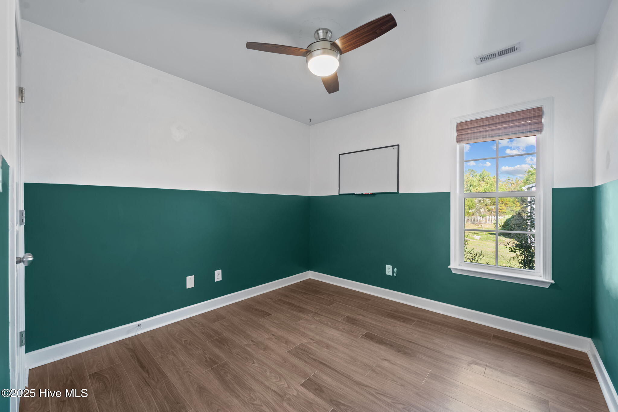 100540961 | Photo 24