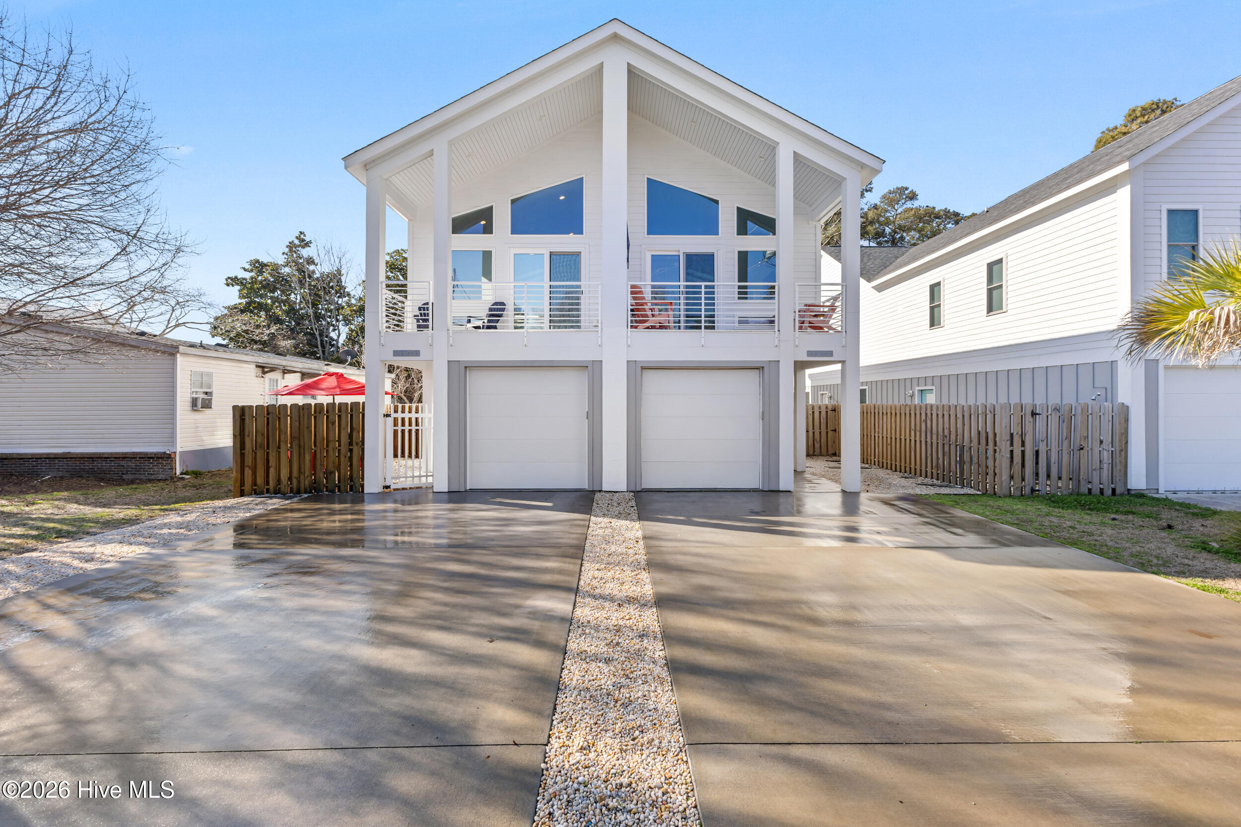 100557840 | Photo 26