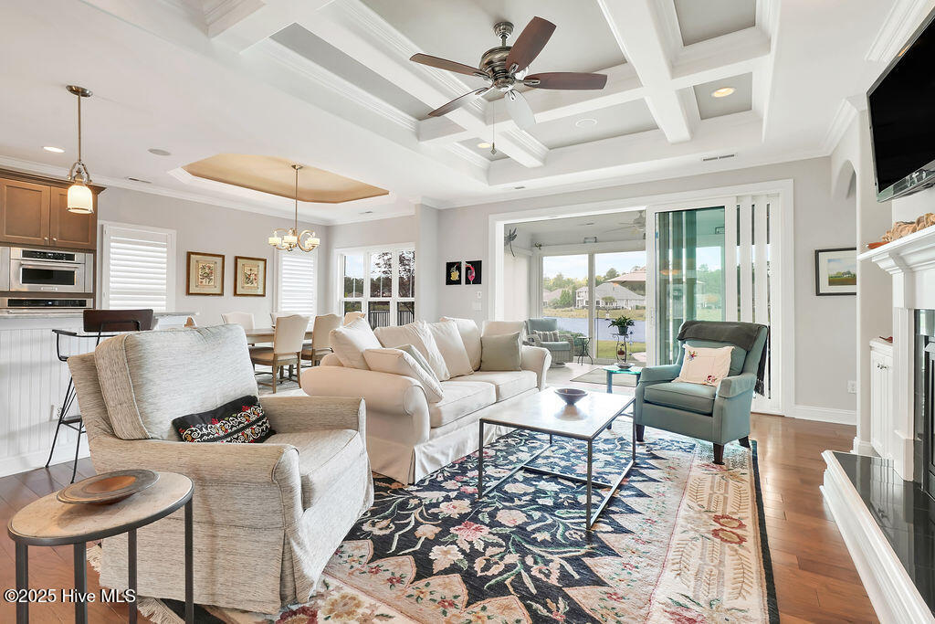 100534763 | Photo 11