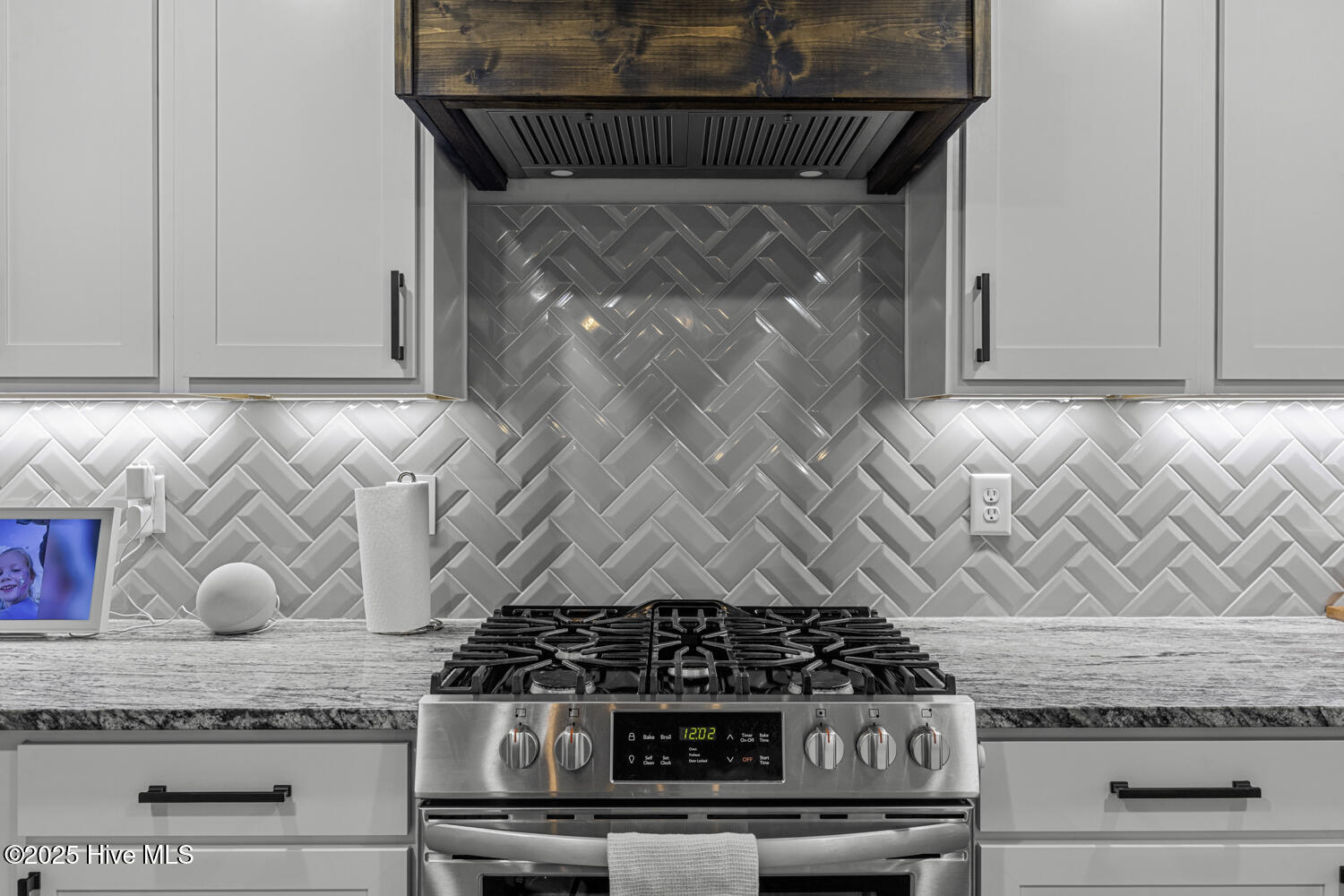 100543242 | Photo 13