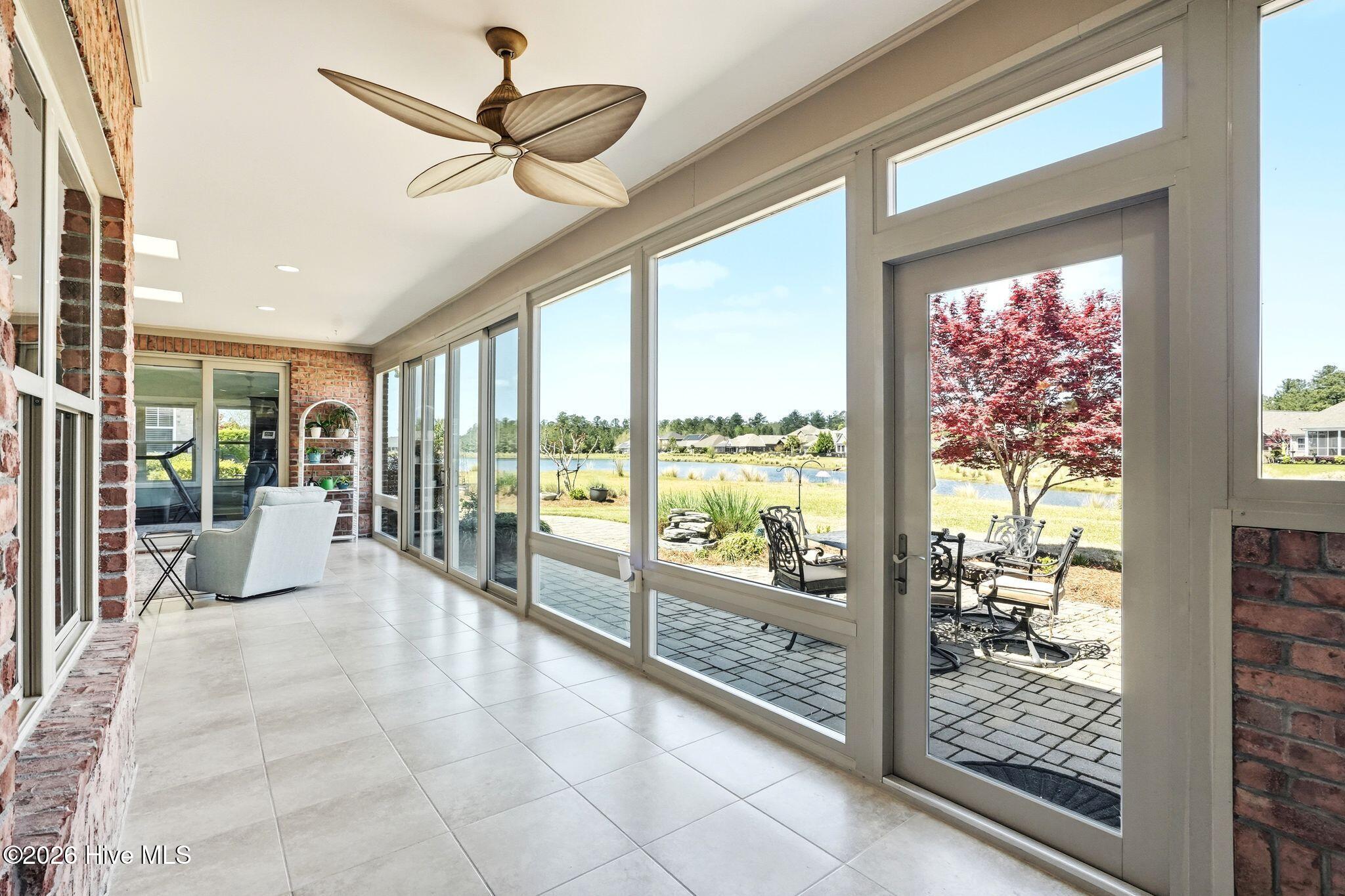 100565235 | Photo 29