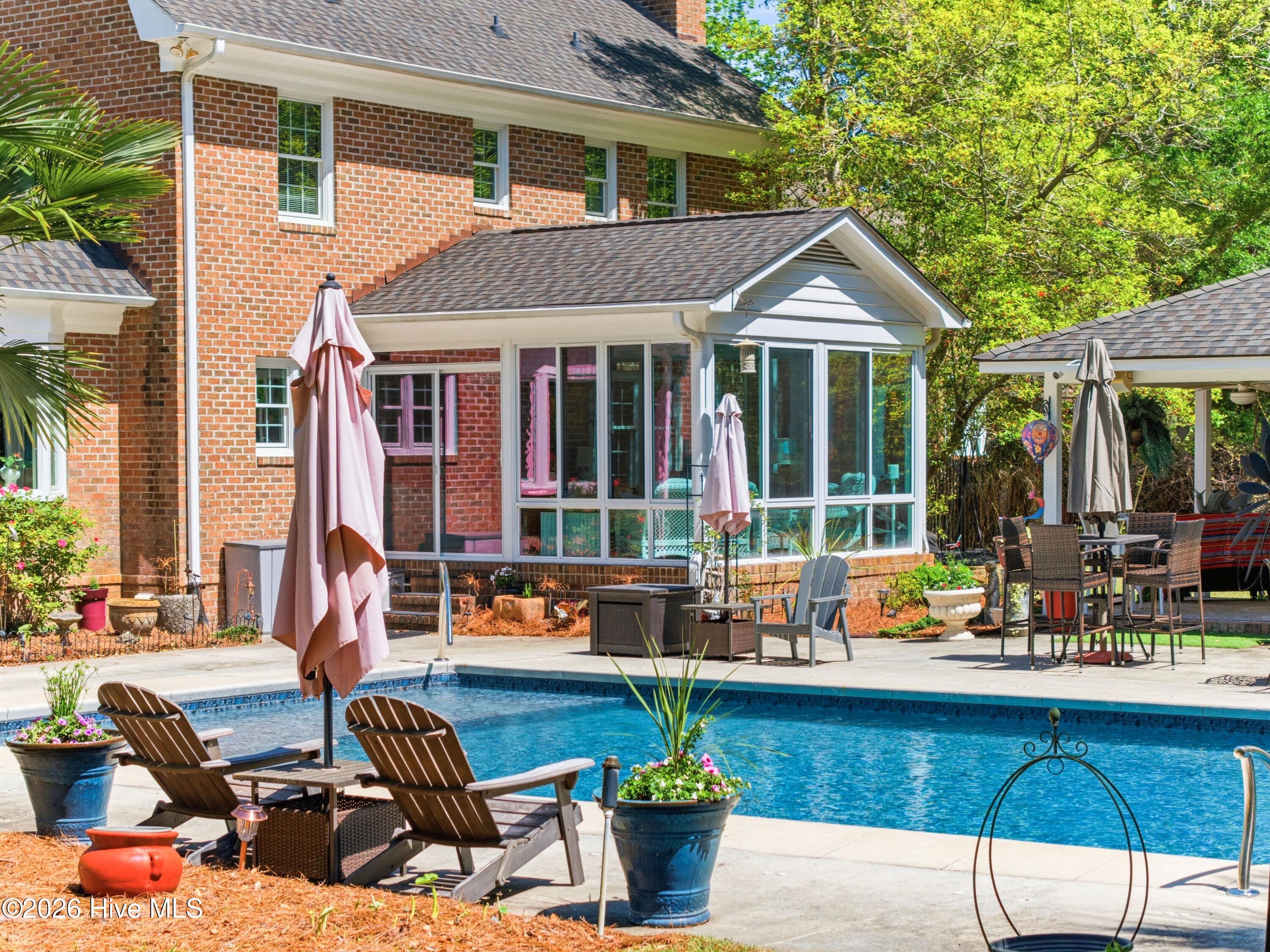 100566267 | Photo 42