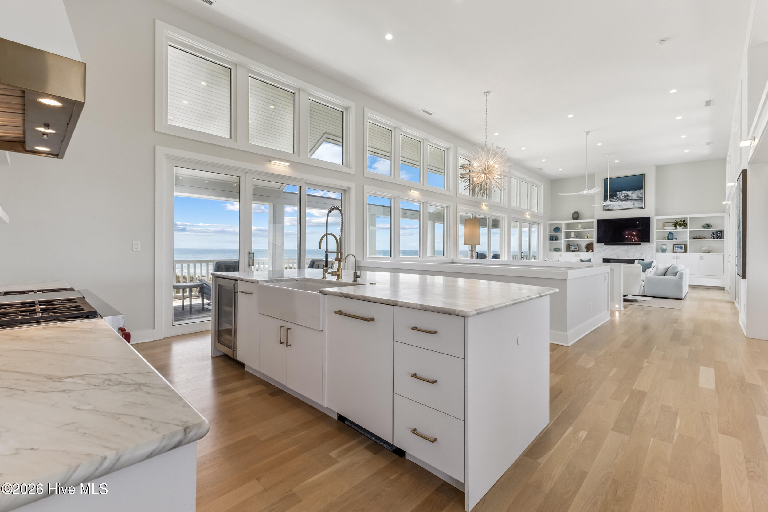 100560711 | Photo 15