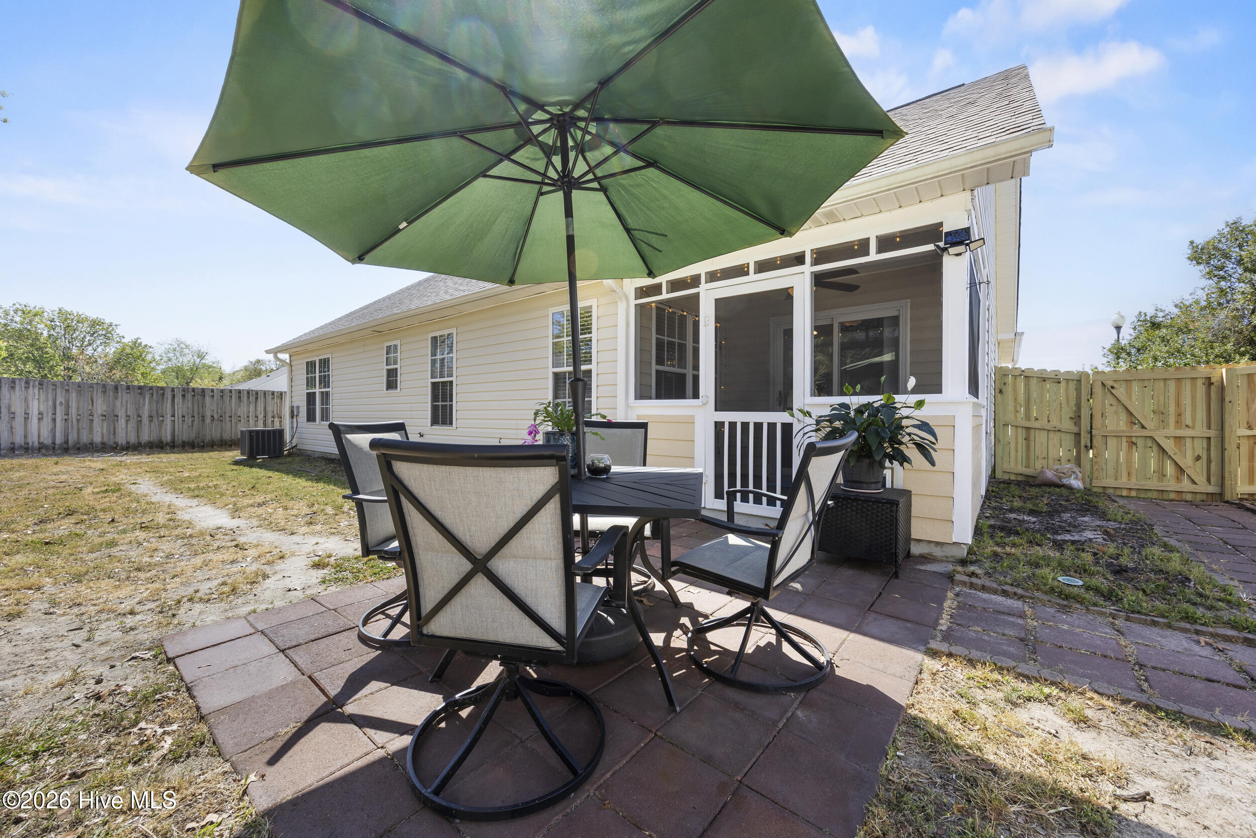 100565263 | Photo 40