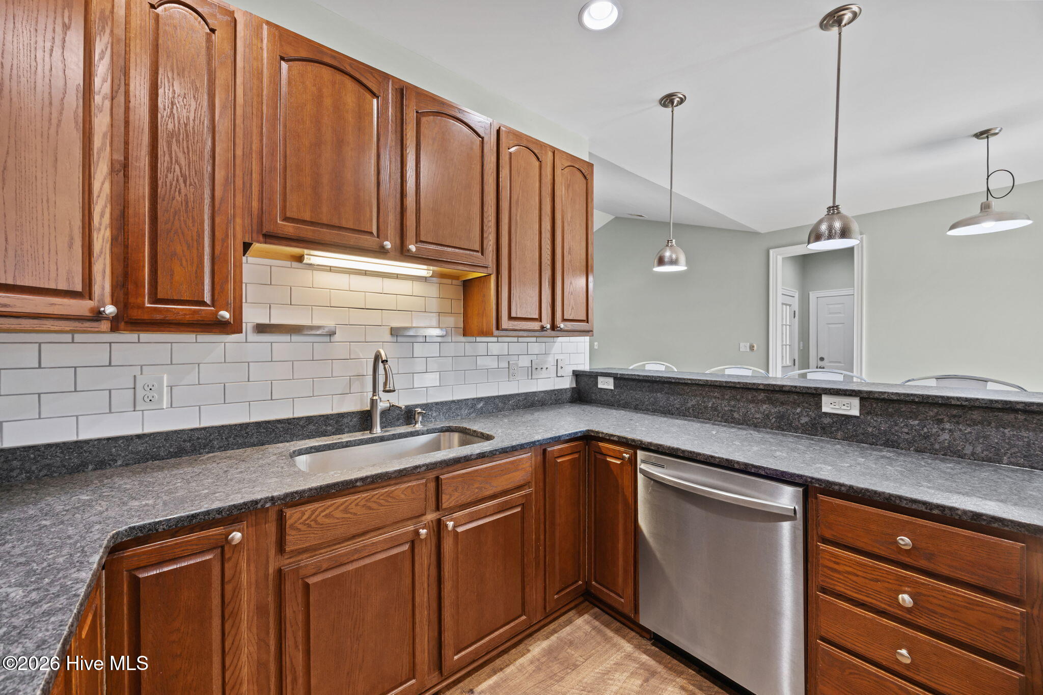 100559497 | Photo 12