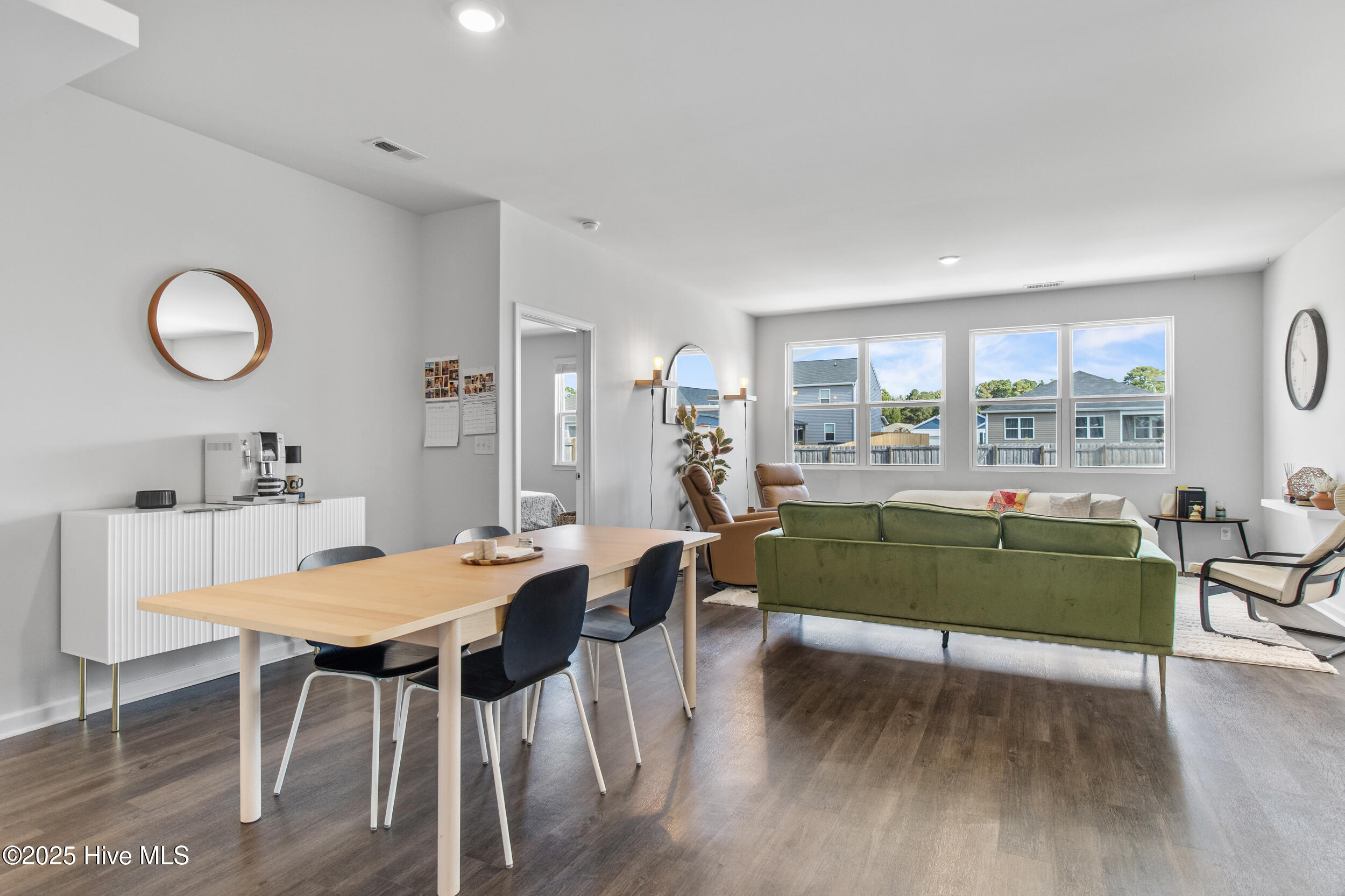 100535105 | Photo 15