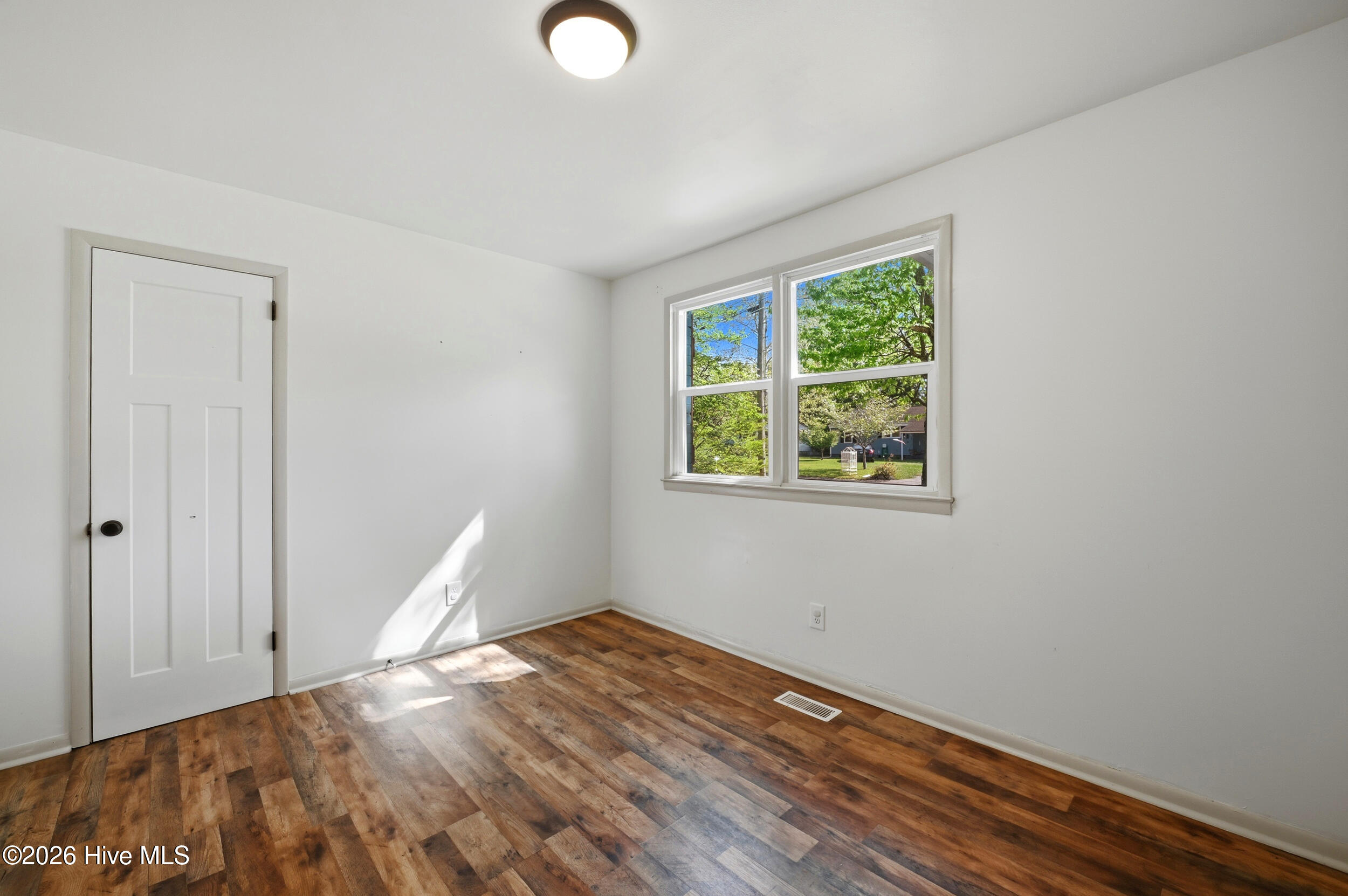 100566125 | Photo 30