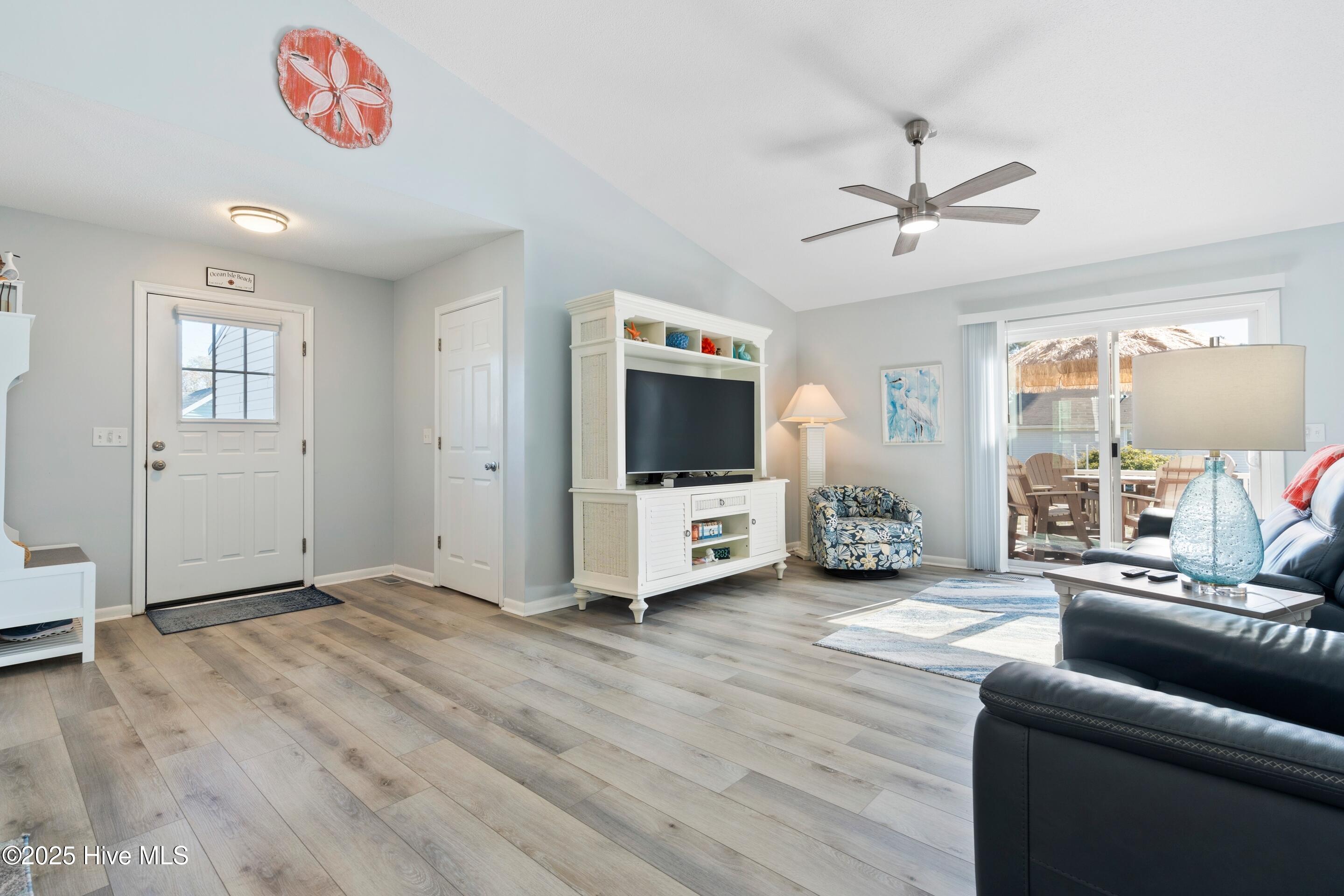 100541347 | Photo 14