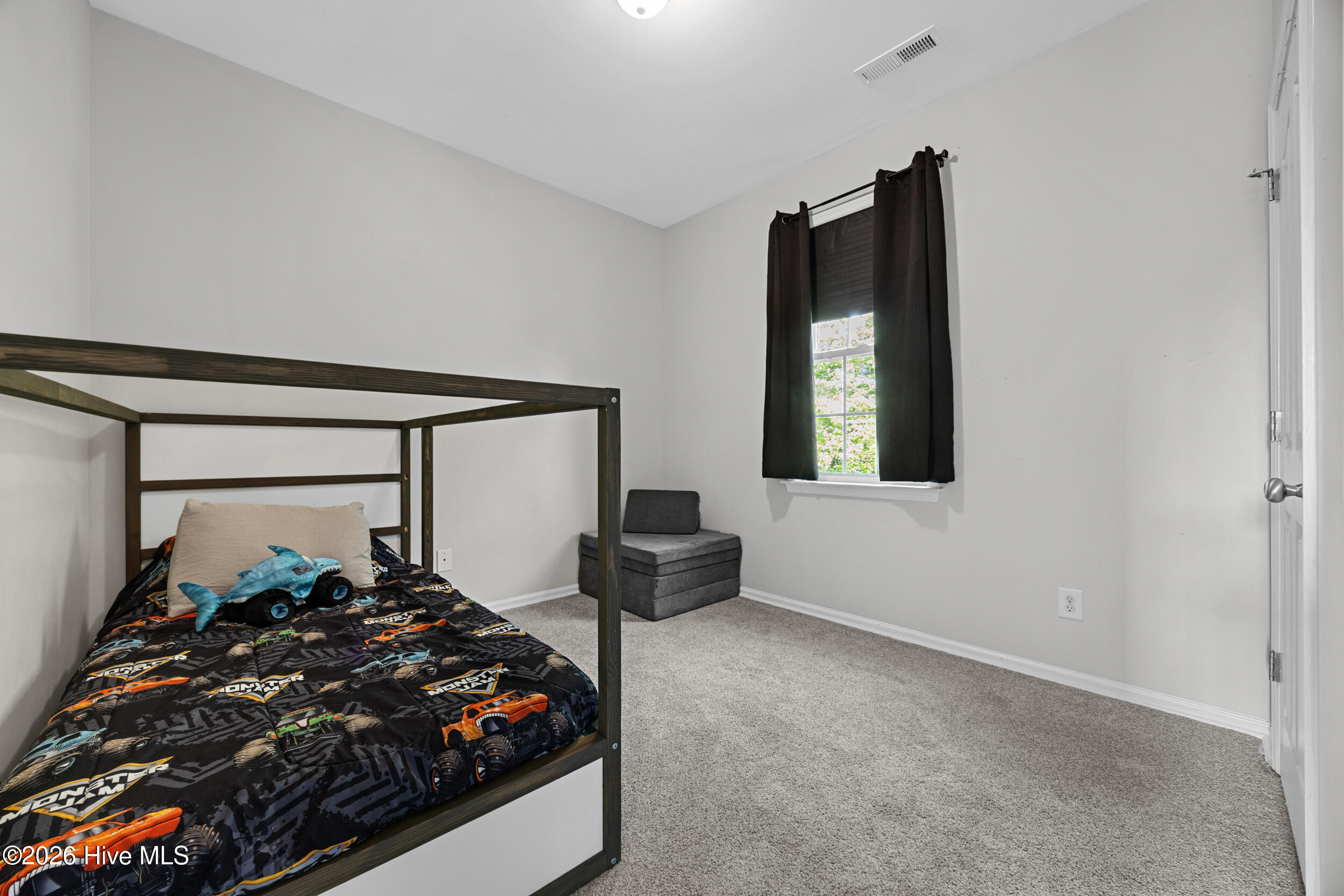 100567272 | Photo 30