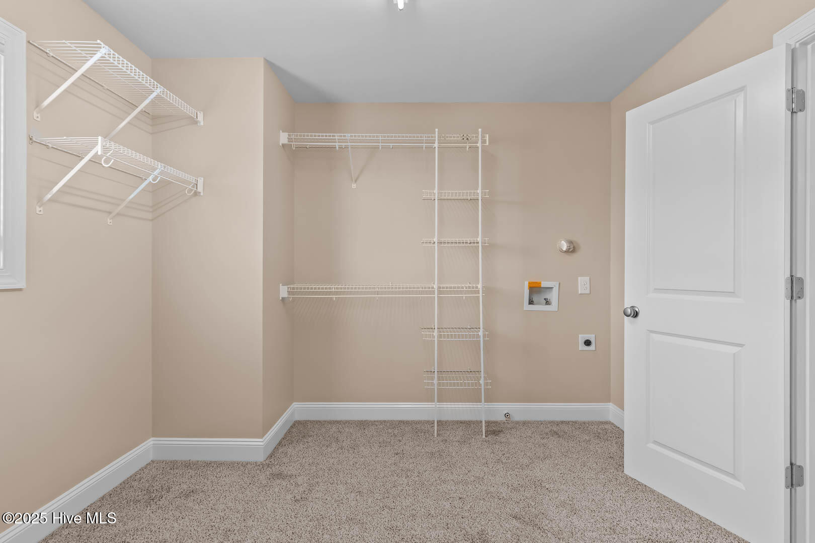 100532827 | Photo 50