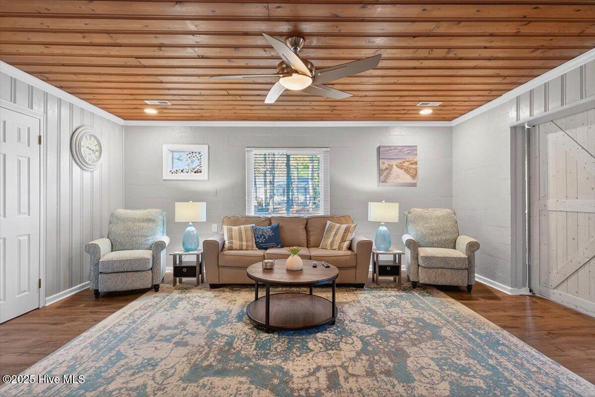 100547366 | Photo 11