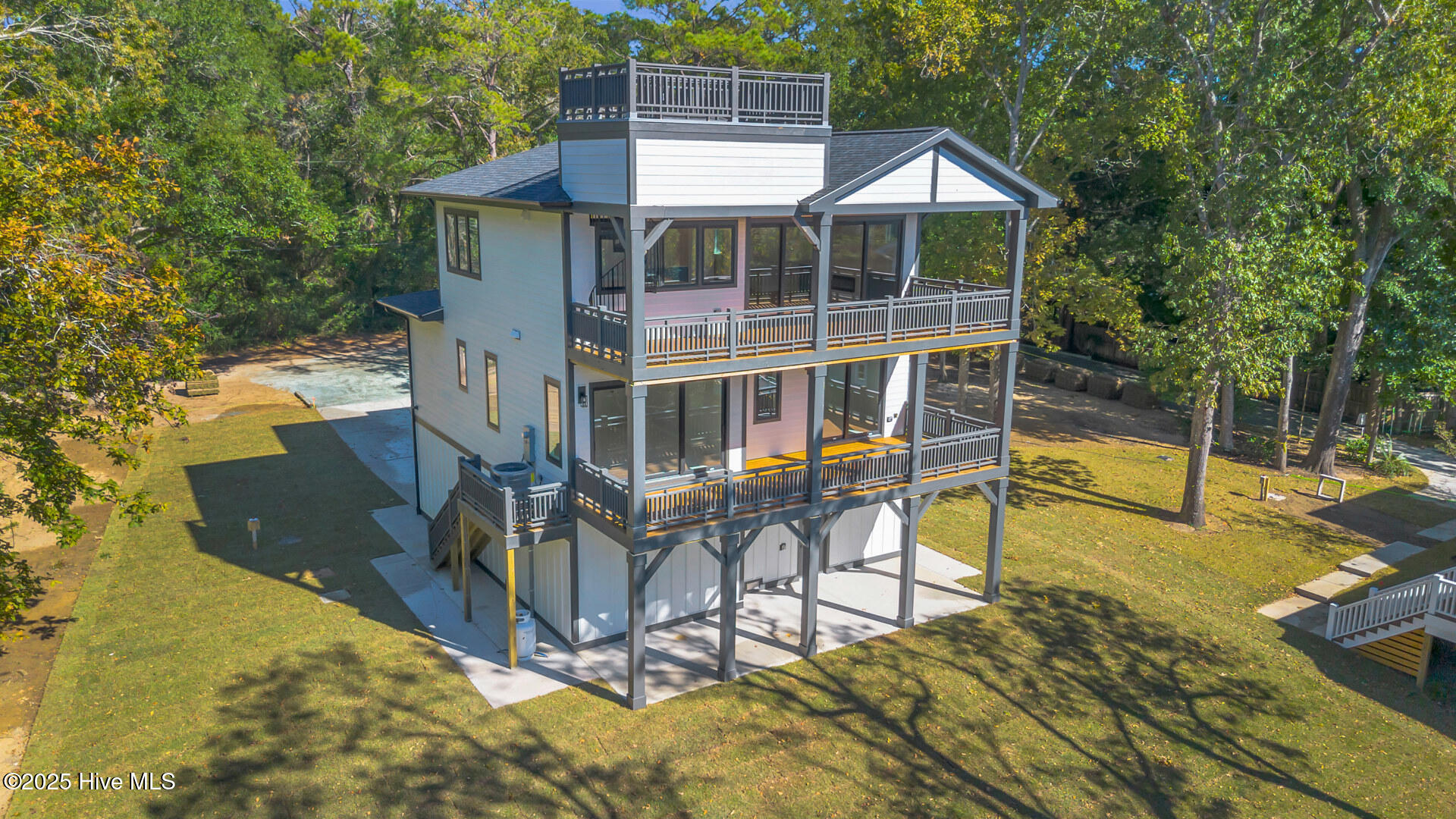 100539388 | Photo 71