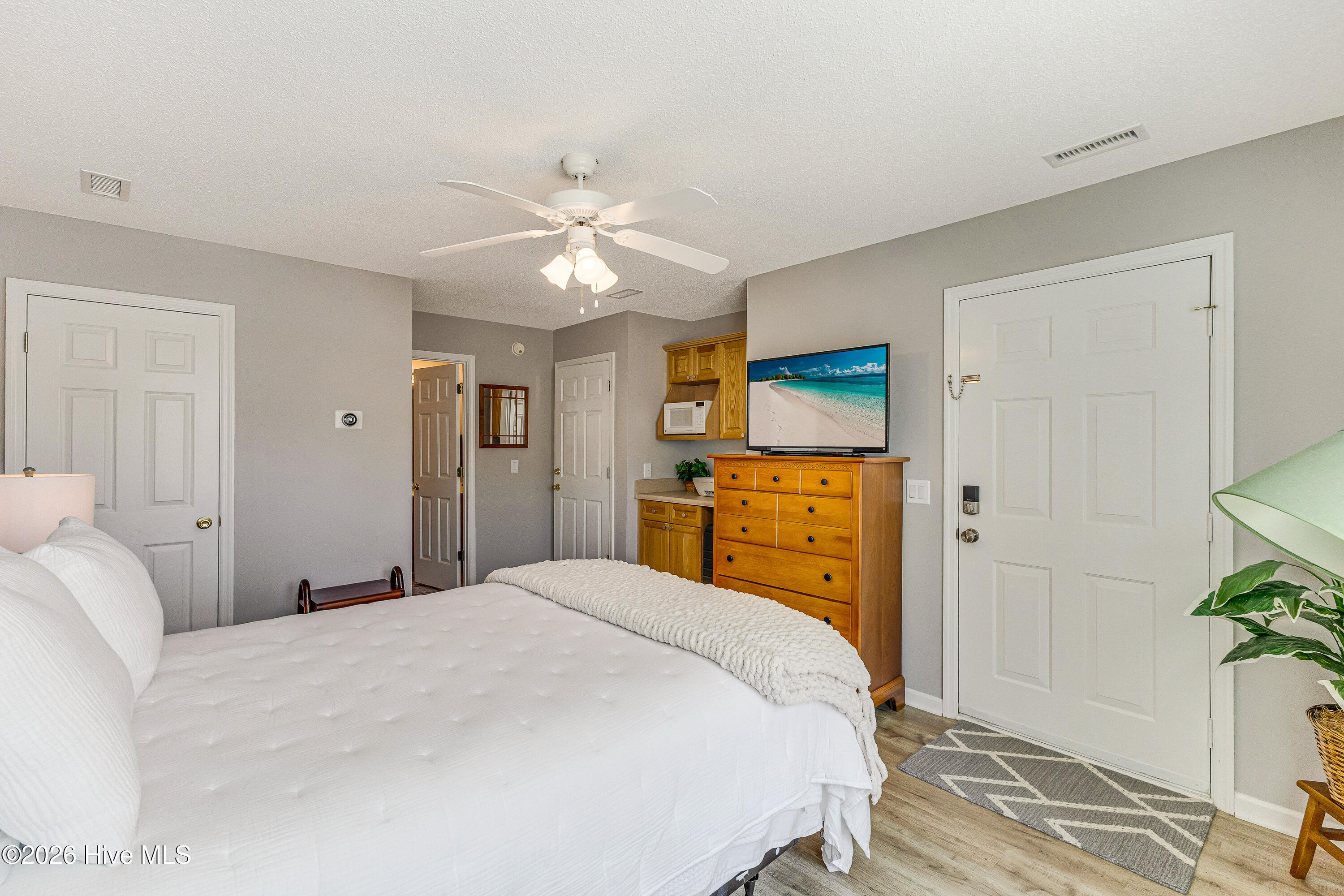 100566975 | Photo 22