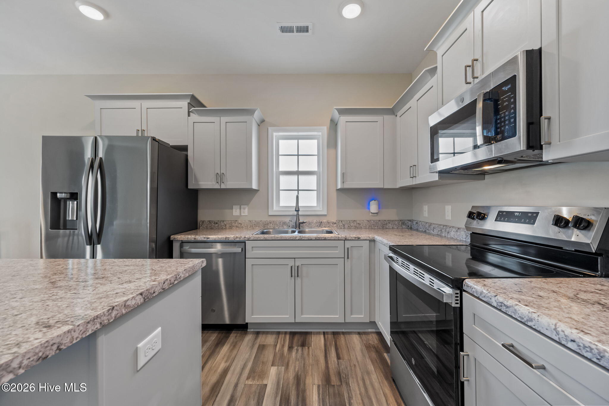 100560857 | Photo 12