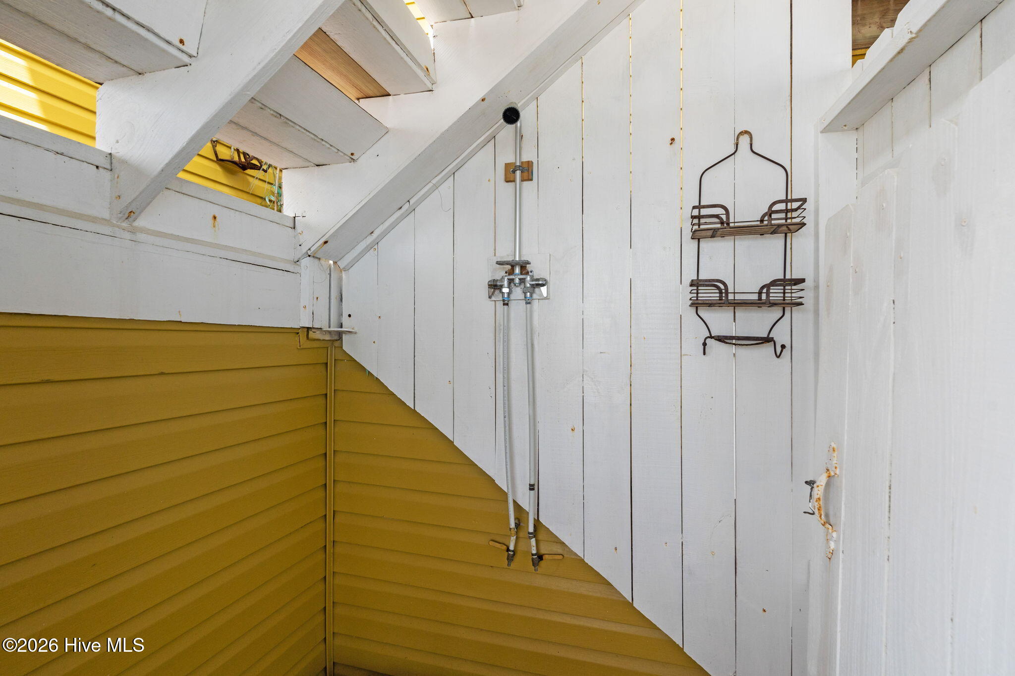 100570592 | Photo 40