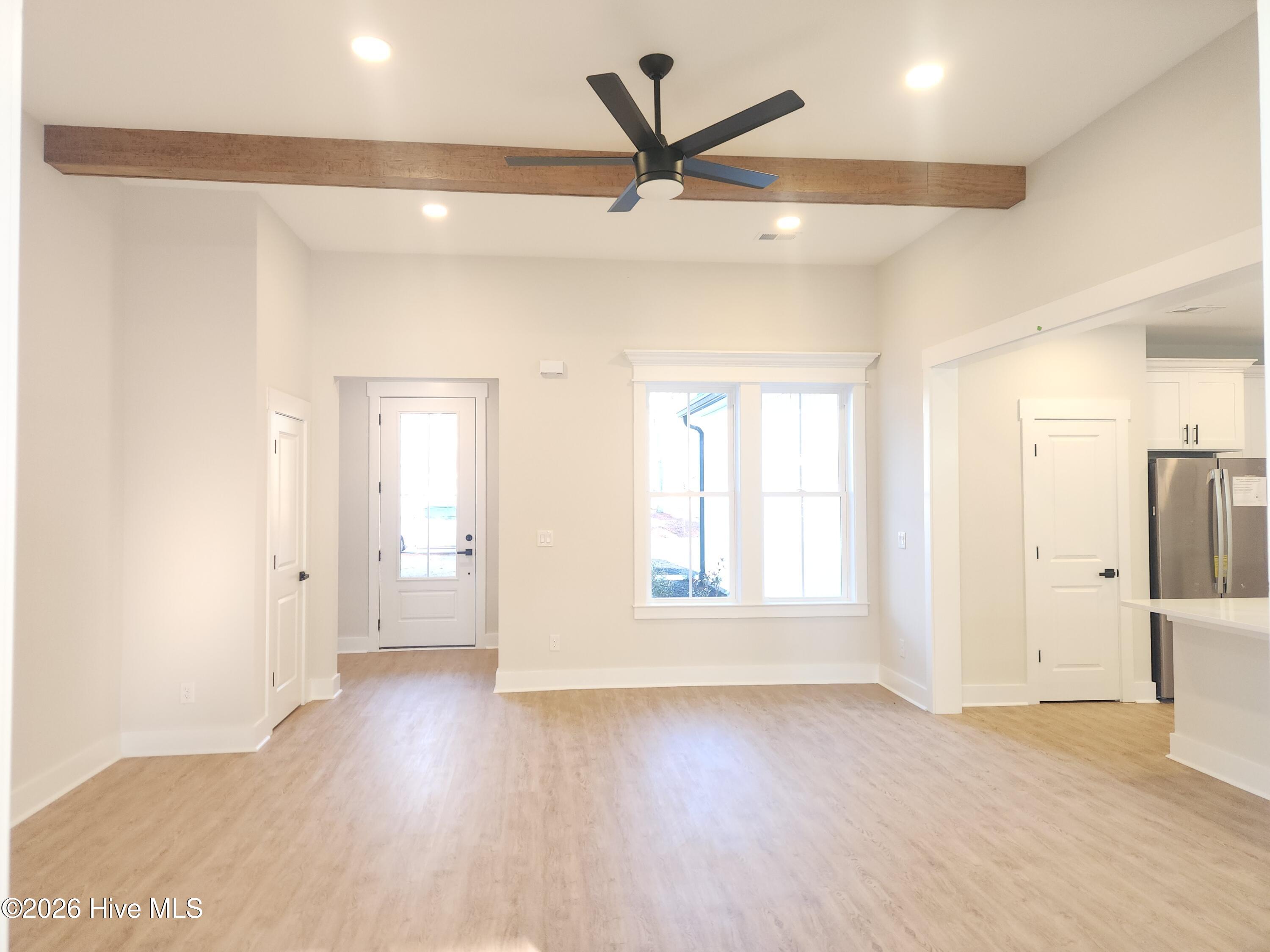 100554103 | Photo 13