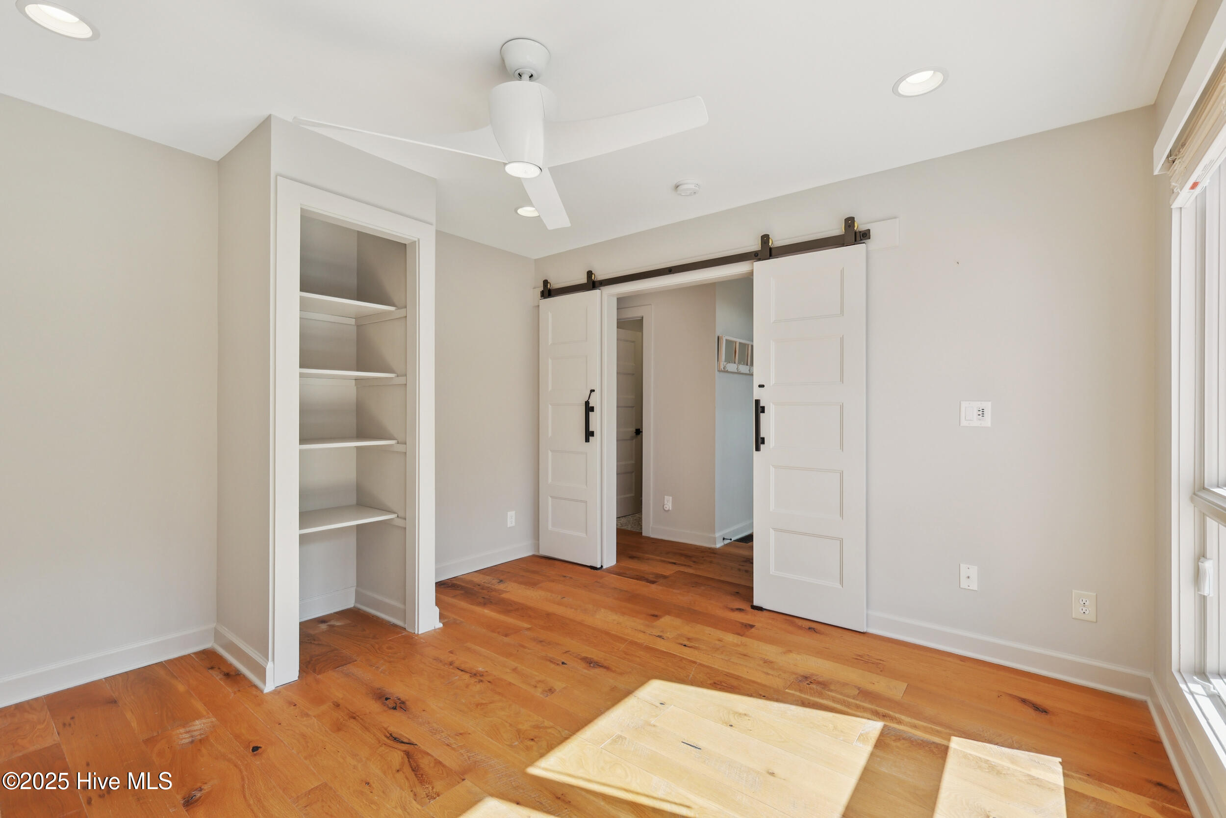 100518550 | Photo 21