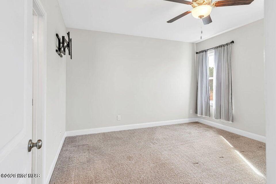 100566318 | Photo 16