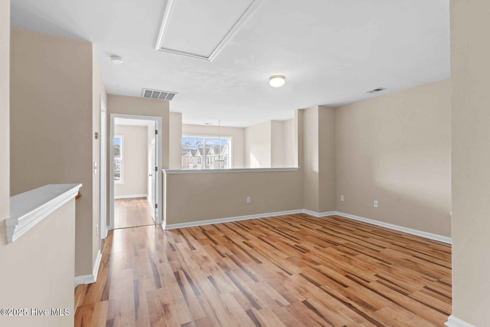 100542570 | Photo 45