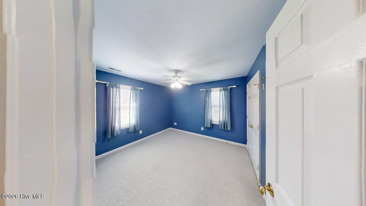 100570322 | Photo 44