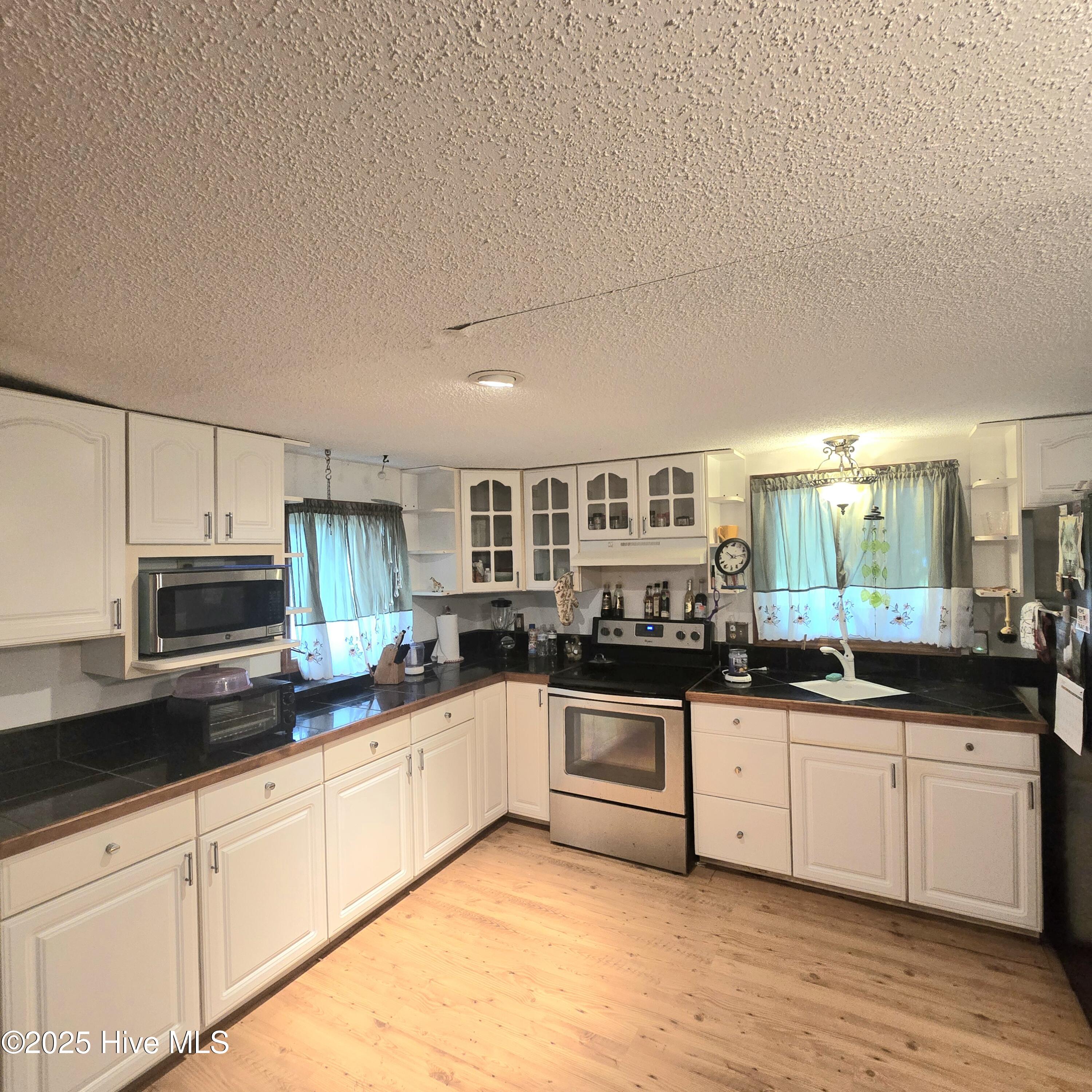 100522719 | Photo 10