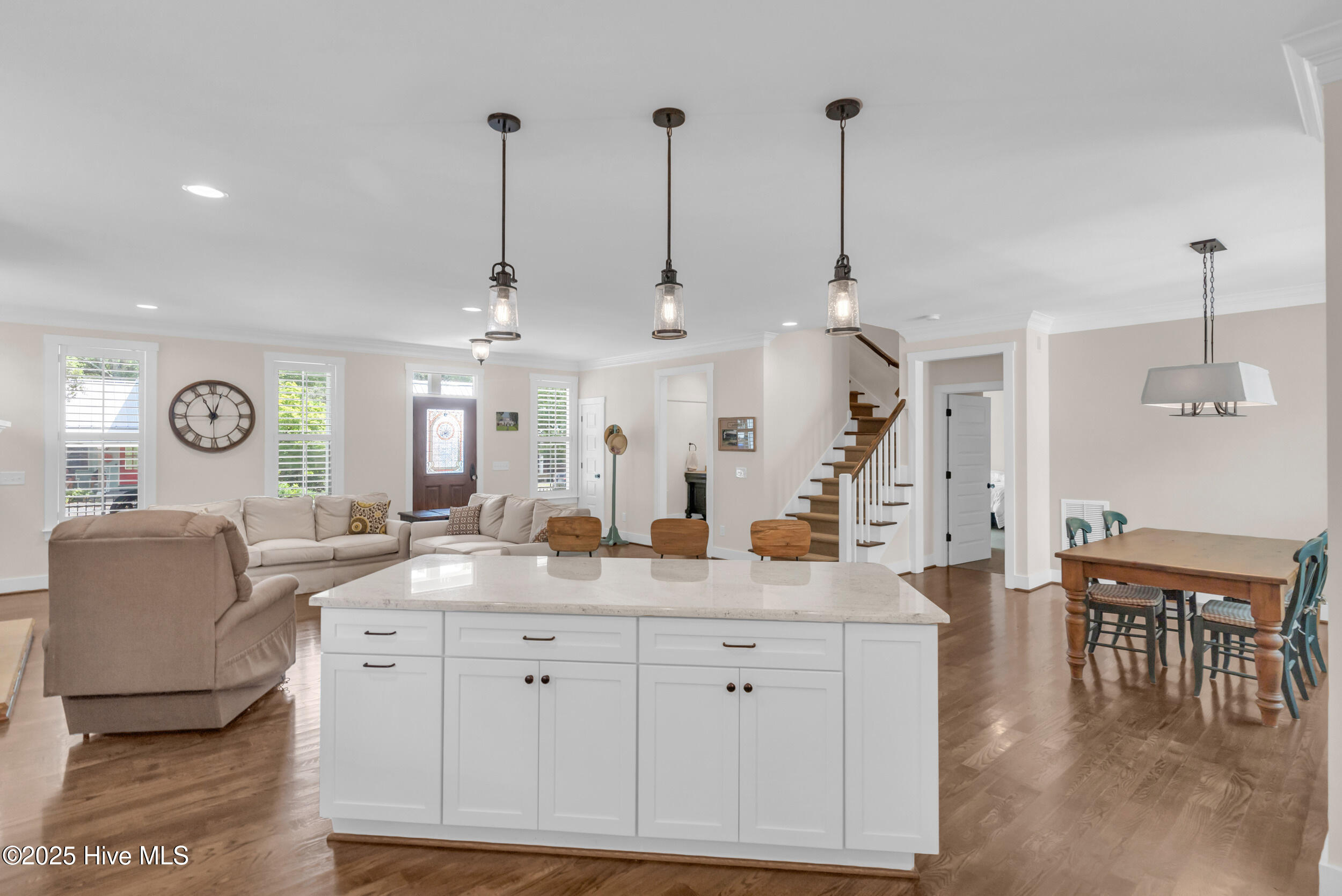 100516979 | Photo 15