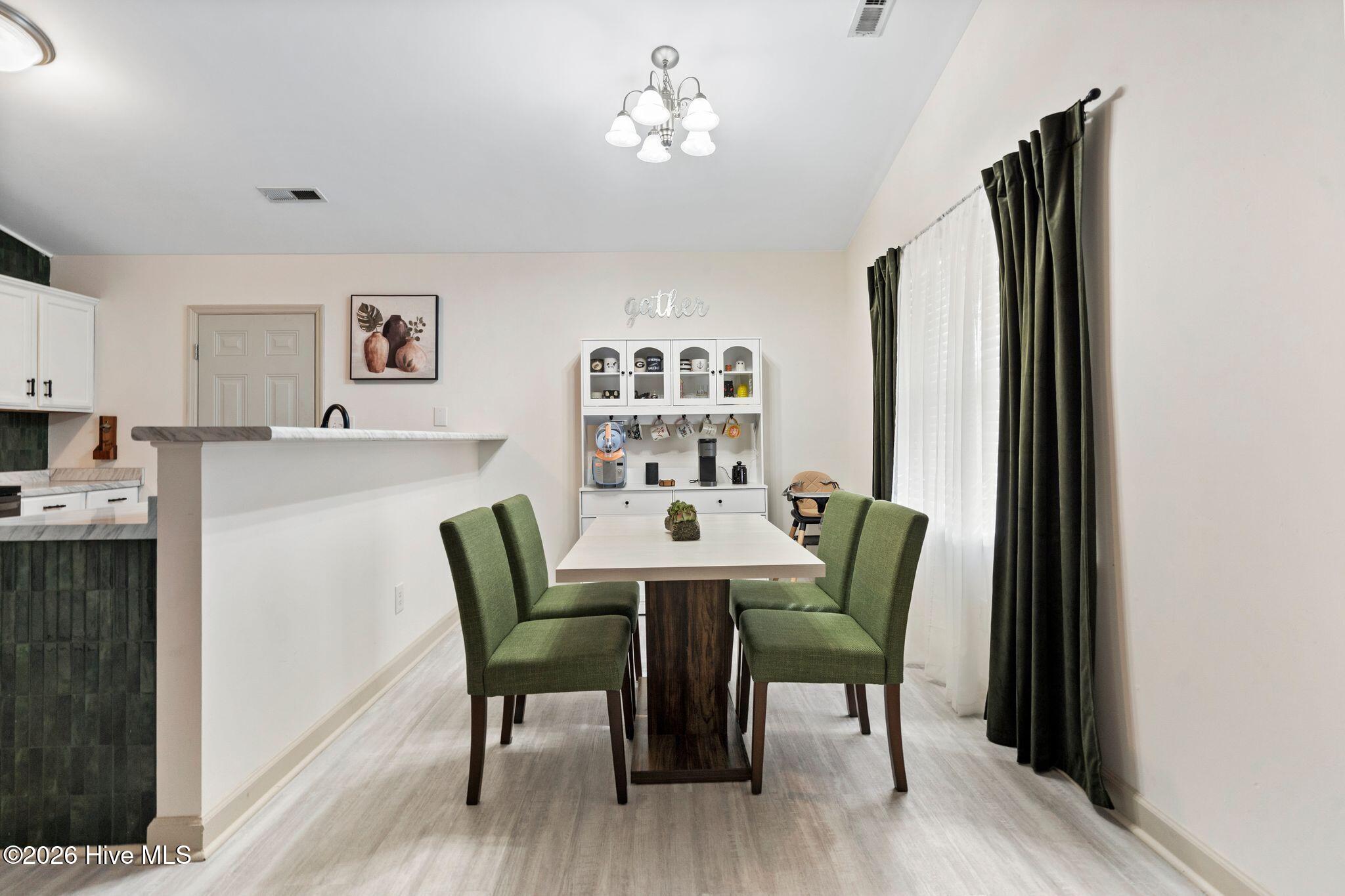 100556987 | Photo 13