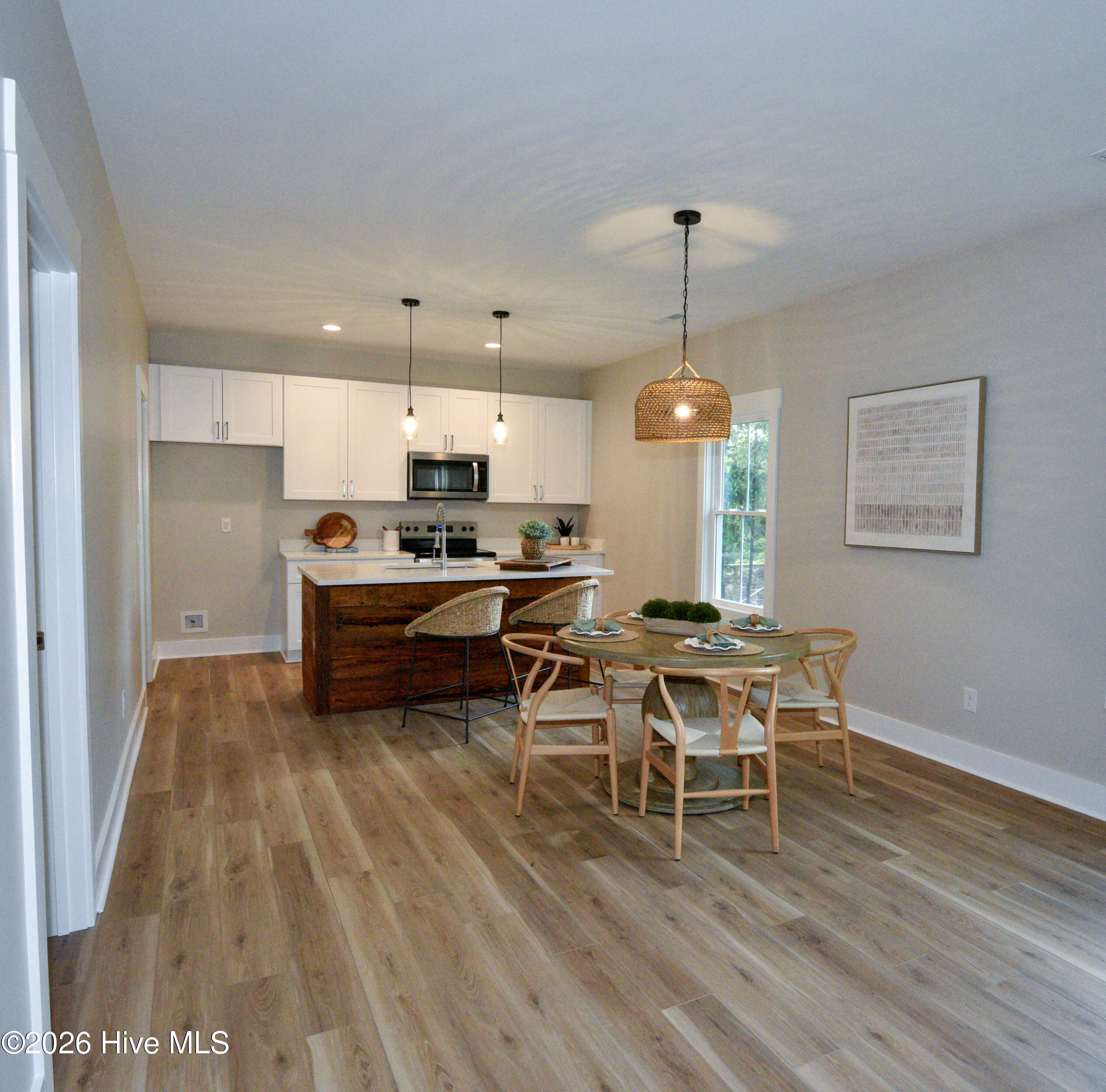 100569320 | Photo 24